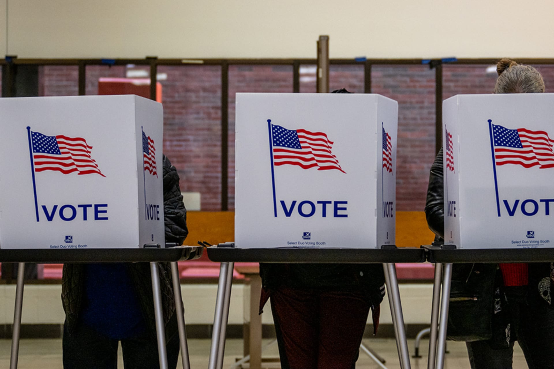 <p>Voters cast their ballots at Northern High School on November 08, 2022 in Detroit, Michigan.</p>

