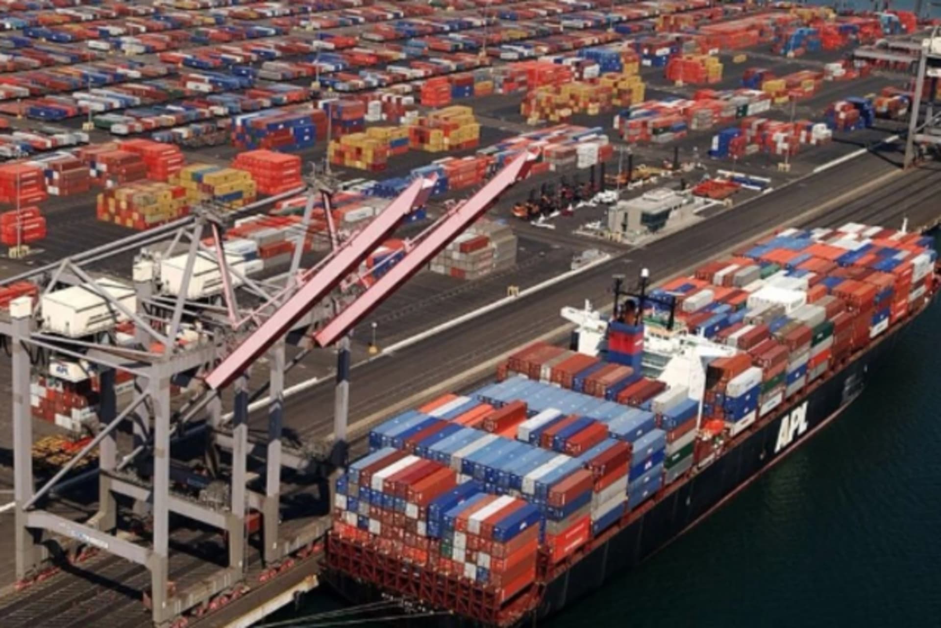 The globalization myth by Shannon O'Neil