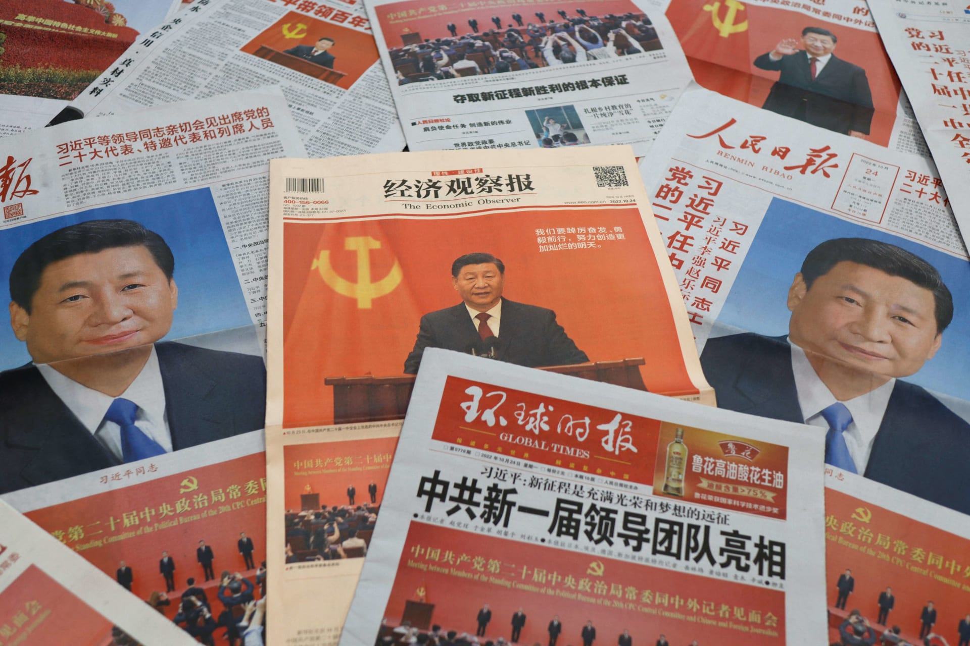 <p>Newspaper reports on the new Politburo Standing Committee led by Chinese President Xi Jinping, following the 20th National Congress of the Communist Party of China, are seen in this illustration picture taken October 24, 2022.</p>
