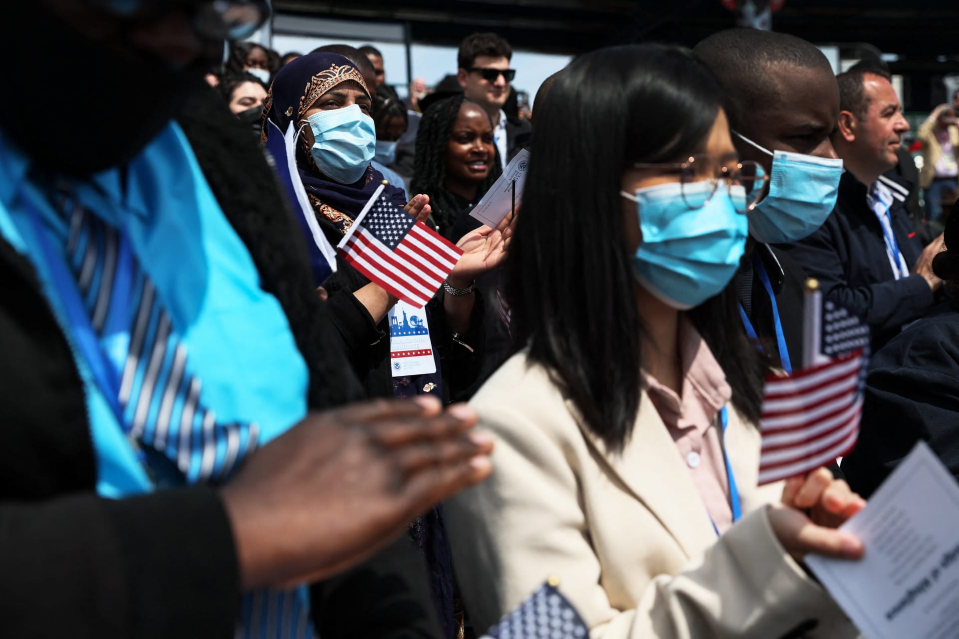 <p>U.S. citizen candidates at a Citizenship and Immigration Services (USCIS) naturalization ceremony in New York City</p>
