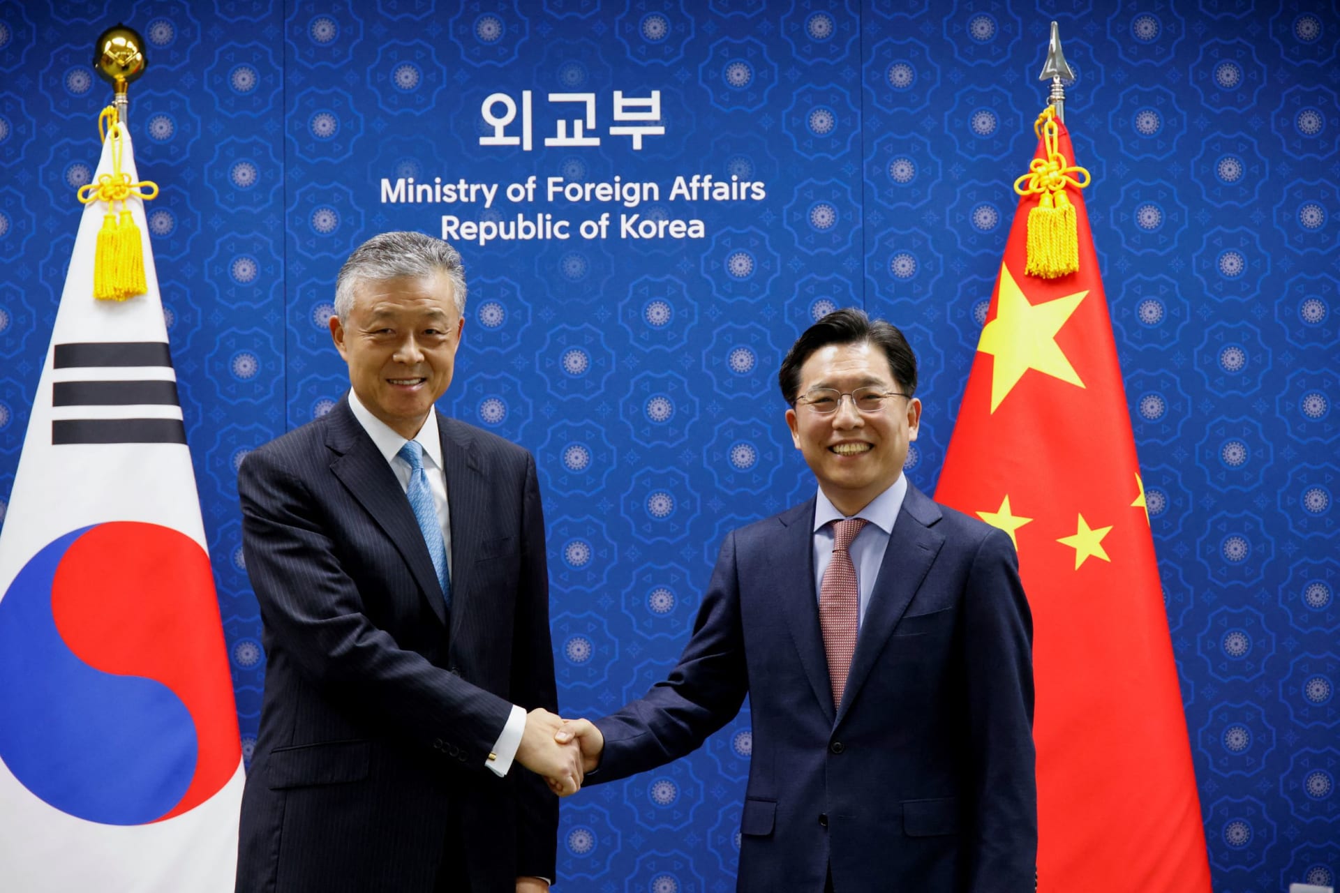 <p>Chinese Special Representative on Korean Peninsula Affairs Liu Xiaoming and South Korea’s Special Representative for Korean Peninsula Peace and Security Affairs Noh Kyu-duk during a meeting at the Foreign Ministry in South Korea on May 3, 2022. </p>
