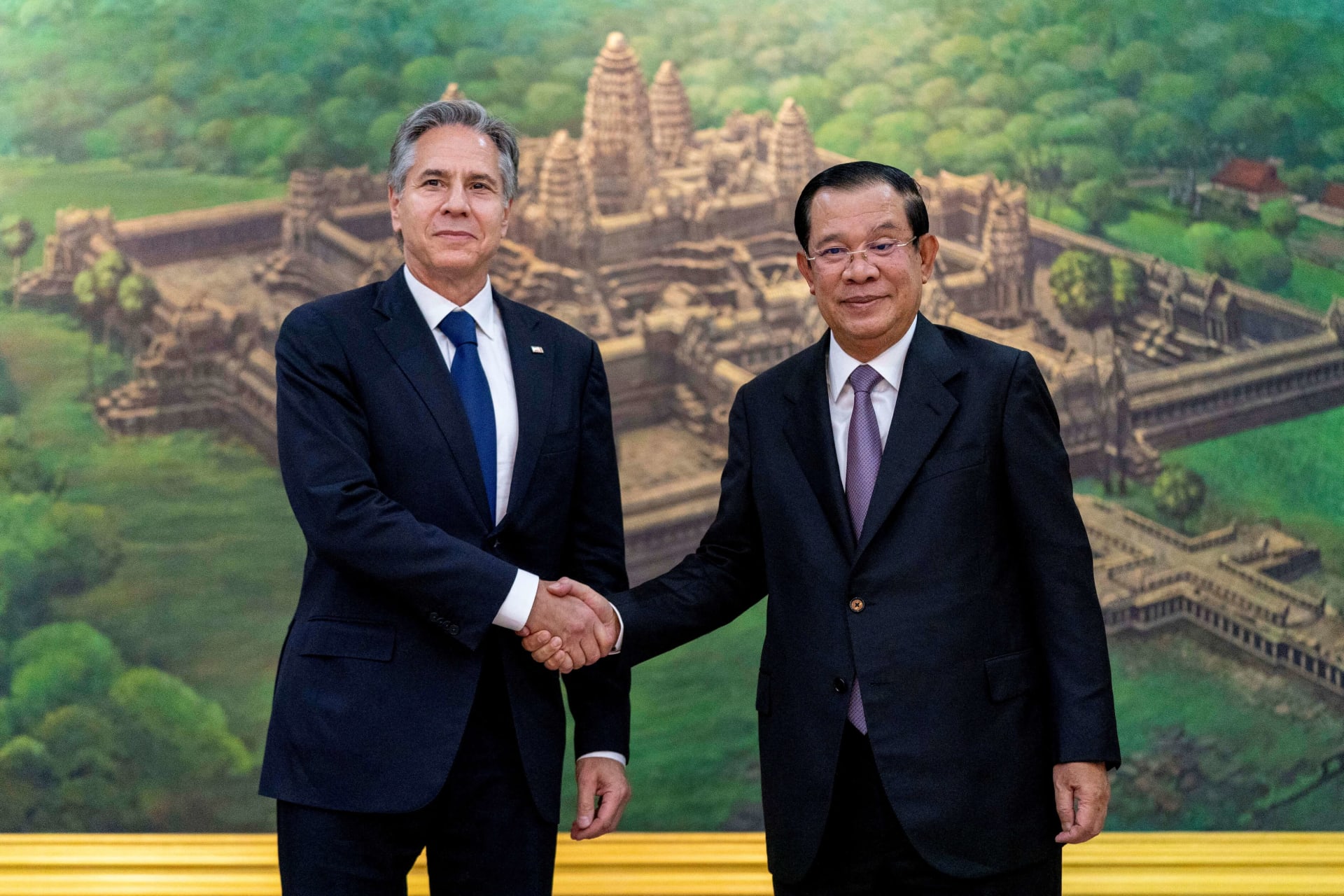 <p>U.S. Secretary of State Antony Blinken meets with Cambodian Prime Minister Hun Sen, at the Peace Palace in Phnom Penh, Cambodia, August 4, 2022.</p>
