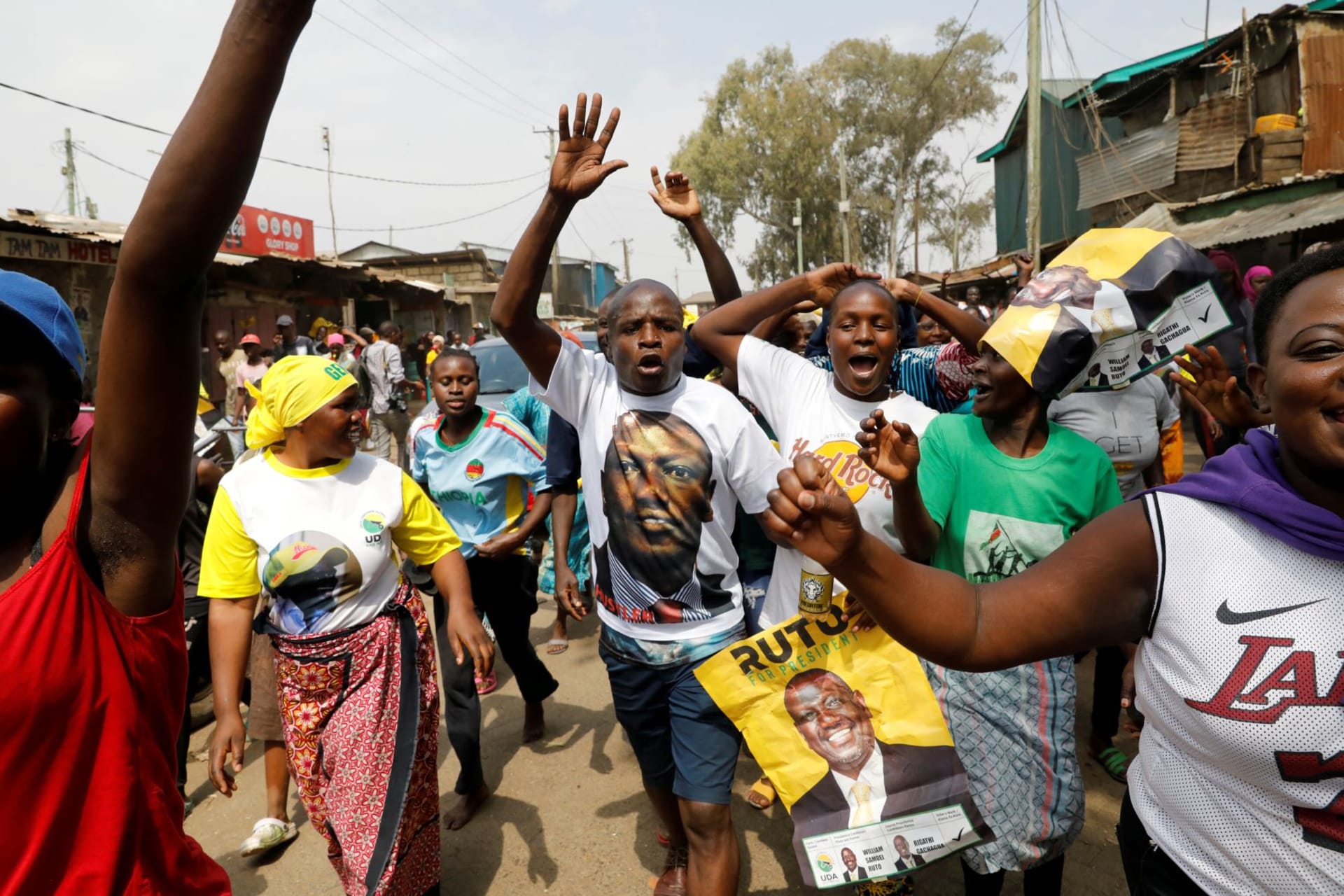 <p>Supporters of Kenya’s President-elect William Ruto celebrate after his win was upheld by the Supreme Court, in Nairobi, Kenya on September 5, 2022.</p>
