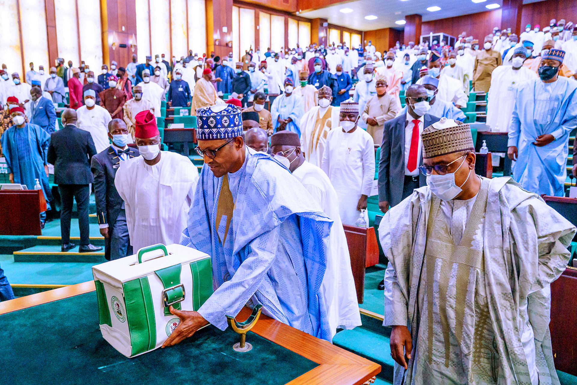 <p>Nigerian President Muhammadu Buhari presents 2021 budget to the national assembly in Abuja, Nigeria October 8, 2020.</p>

