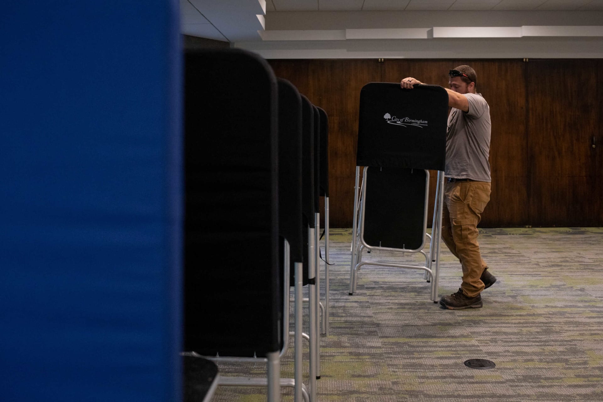 <p>City employees set up voting booths the day before primary elections in Birmingham, Michigan</p>
