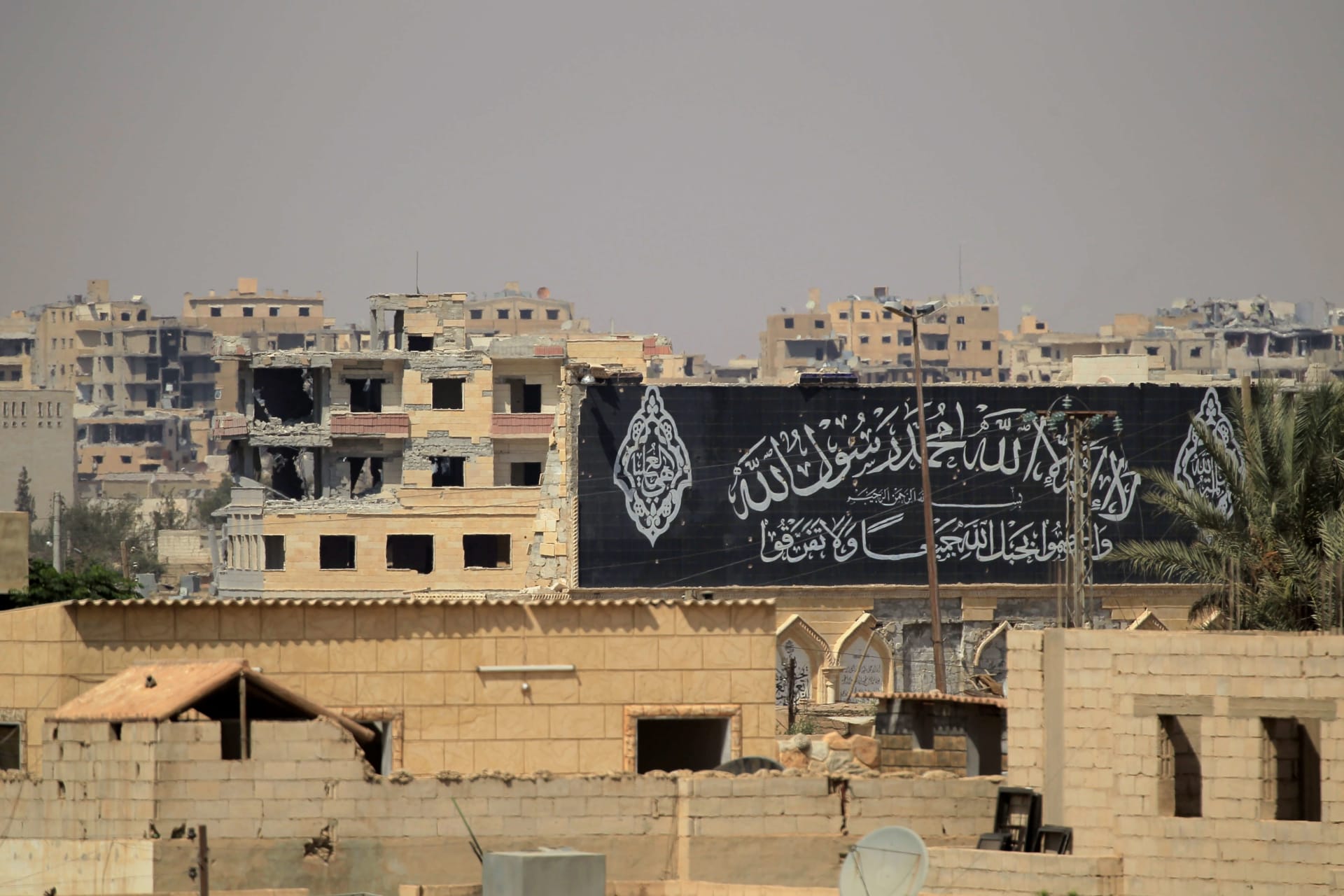 <p>A banner belonging to Islamic State fighters is seen during a battle with members of the Syrian Democratic Forces in Raqqa, Syria, on August 16, 2017.</p>

