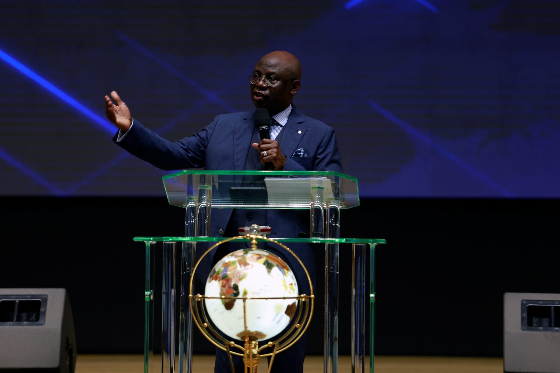 <p>Pastor Tunde Bakare, former vice presidential candidate of Nigerian President Muhammadu Buhari, addresses worshippers at a church in Lagos, Nigeria, on October, 2020.  </p>
