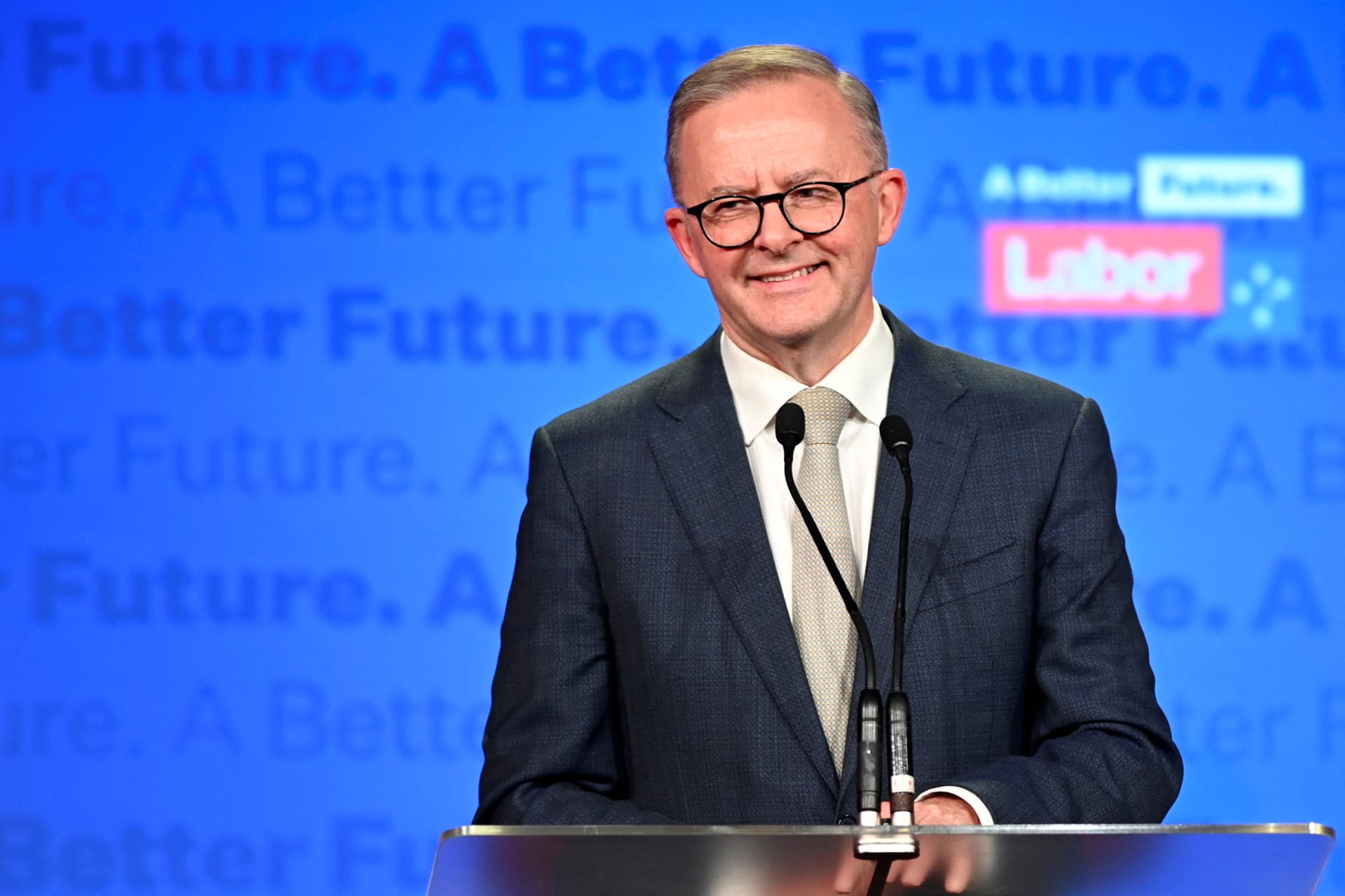 <p>Anthony Albanese, leader of Australia’s Labor Party, addresses supporters after incumbent Prime Minister and Liberal Party leader Scott Morrison conceded defeat in the country’s general election, in Sydney, Australia, on May 21, 2022.</p>
