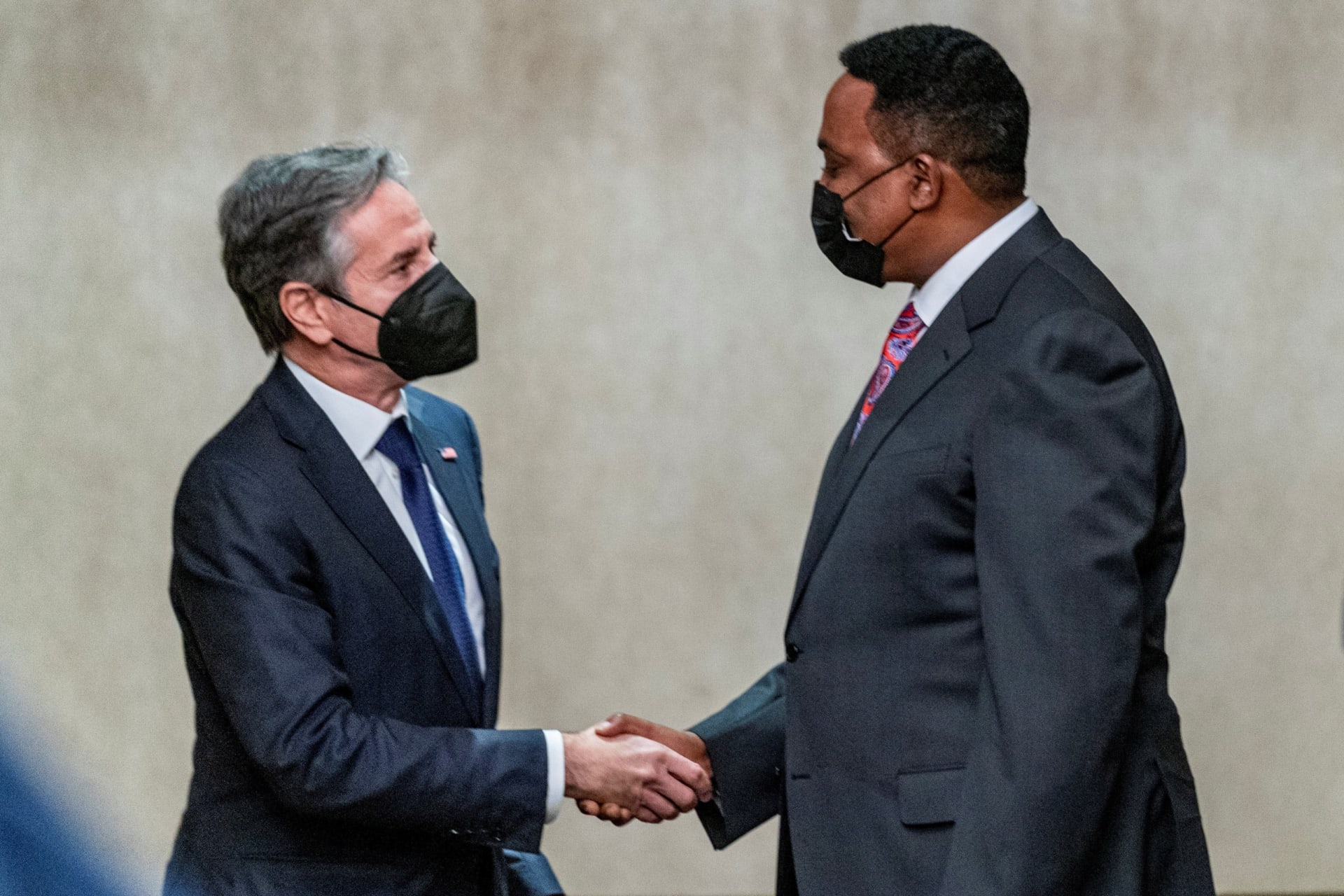 <p>U.S. Secretary of State Antony Blinken greets the Intergovernmental Authority on Development (IGAD) Executive Secretary Workneh Gebeyehu during a meeting at the Sankara Hotel in Nairobi, Kenya on November 17, 2021.</p>
