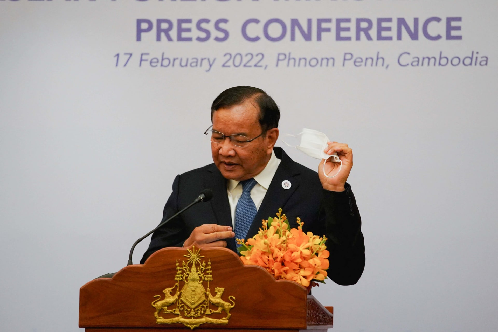 <p>Cambodia’s Foreign Minister Prak Sokhonn removes his mask before the news conference after the ASEAN foreign ministers’ meeting in Phnom Penh, Cambodia, on February 17, 2022.</p>

