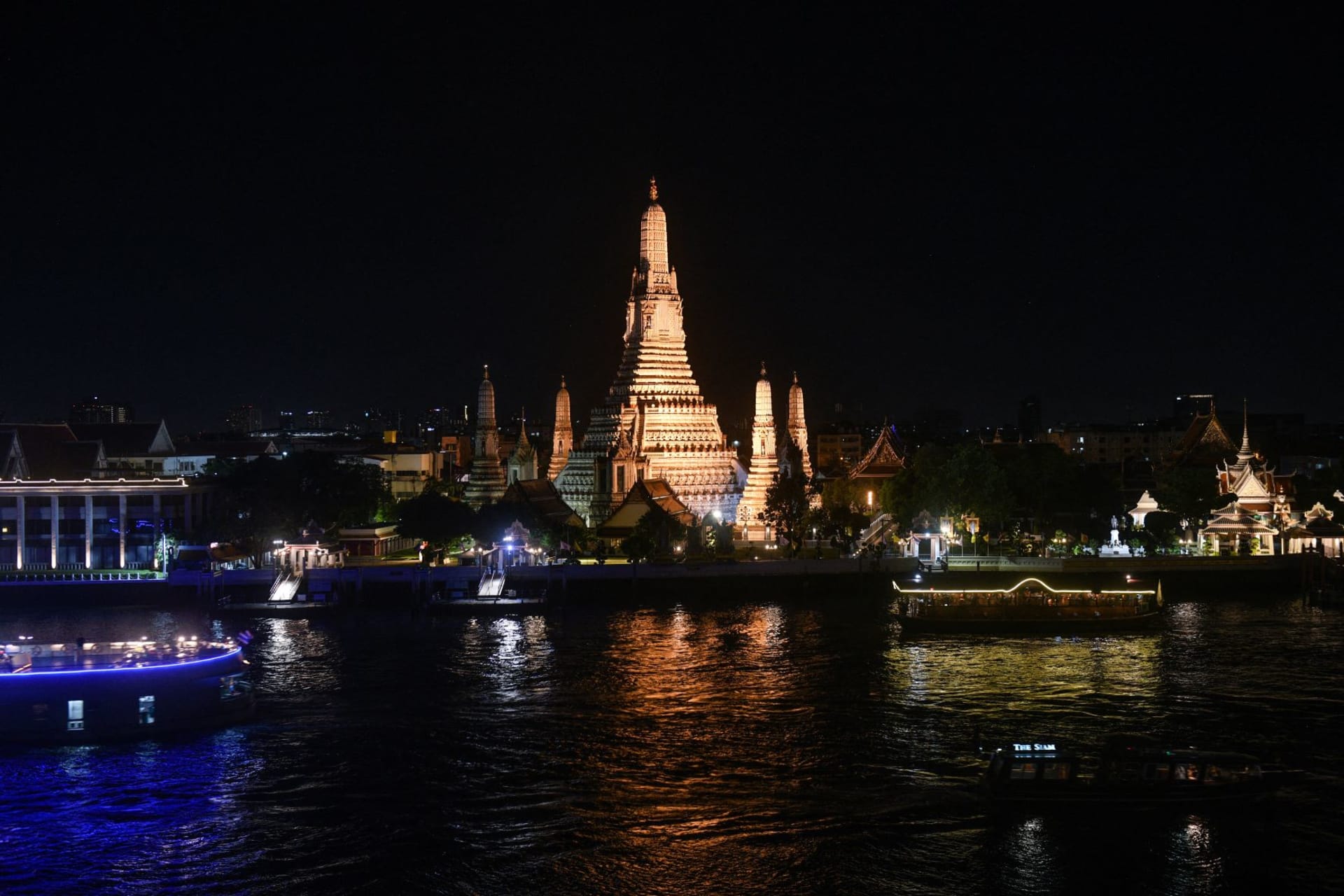 <p>A view of the Temple of Dawn before Earth Hour in Bangkok, Thailand on March 26, 2022.</p>