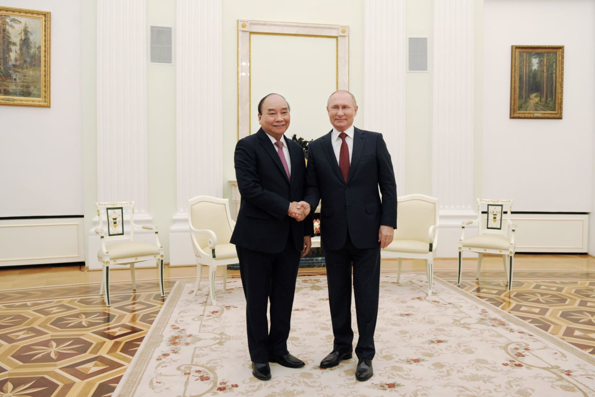 <p>Russia’s President Vladimir Putin shakes hands with Vietnam’s President Nguyen Xuan Phuc during a meeting in Moscow, Russia November 30, 2021. Sputnik/Mikhail Klimentyev/Kremlin via REUTERS</p>
