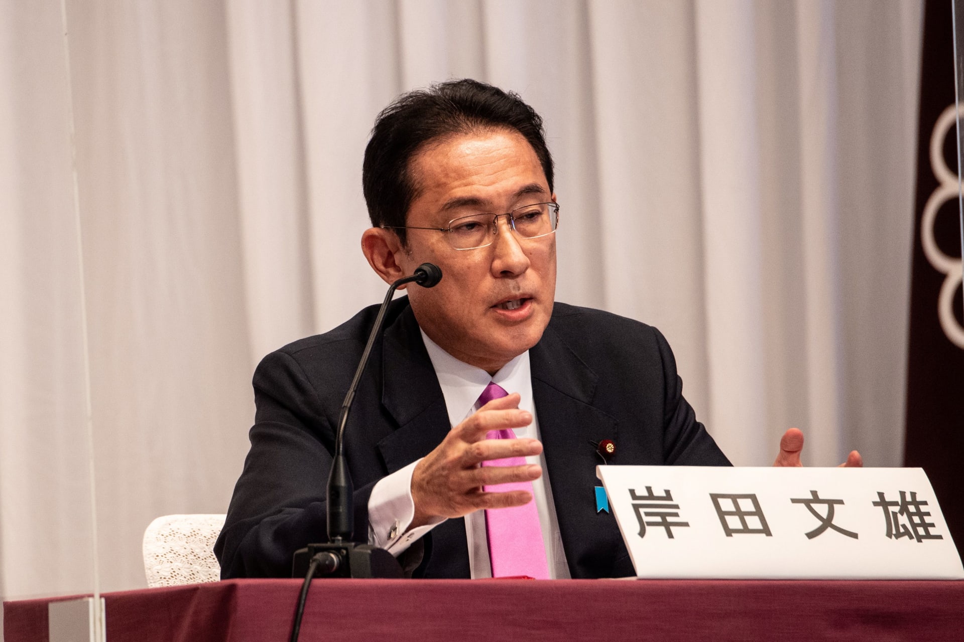 <p>Japanese Prime Minister Fumio Kishida at a Debate </p>
