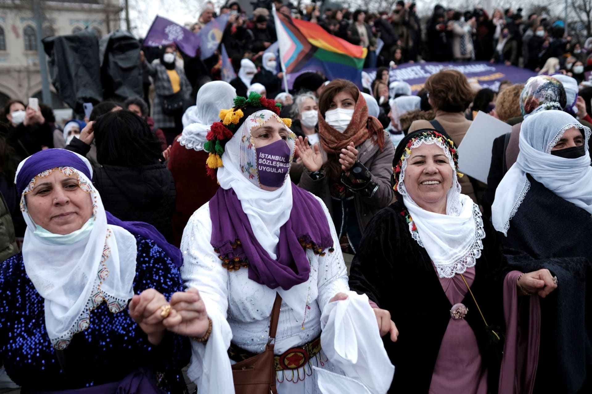 <p>Demonstrators dance during a rally ahead of International Women’s Day, in Istanbul, Turkey March 6, 2022.</p>
