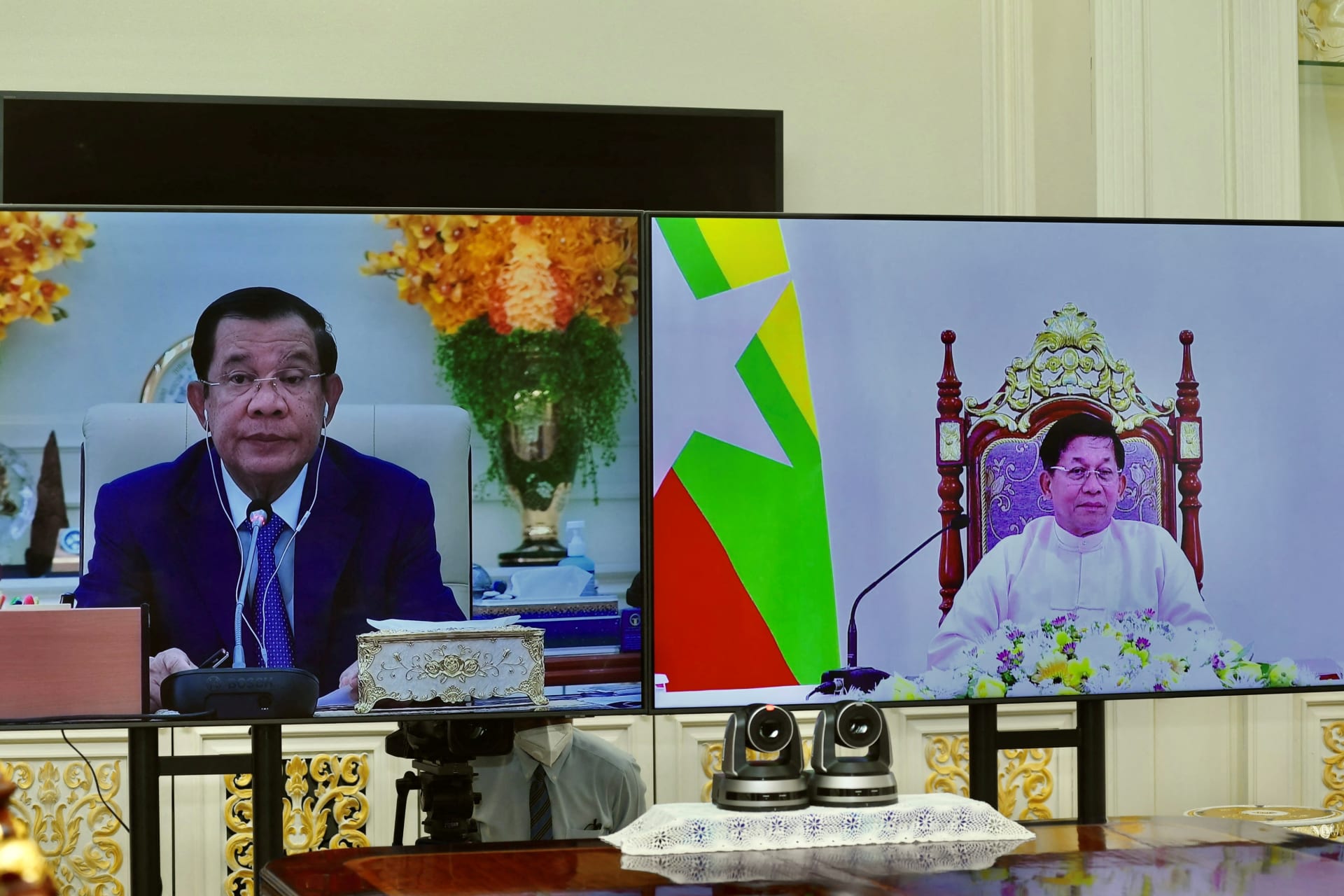 <p>Screens show Cambodia’s Prime Minister Hun Sen and Commander-in-Chief of Myanmar’s armed forces, Senior General Min Aung Hlaing, attending a video call at Peace Palace in Phnom Penh, Cambodia, on January 26, 2022.</p>
