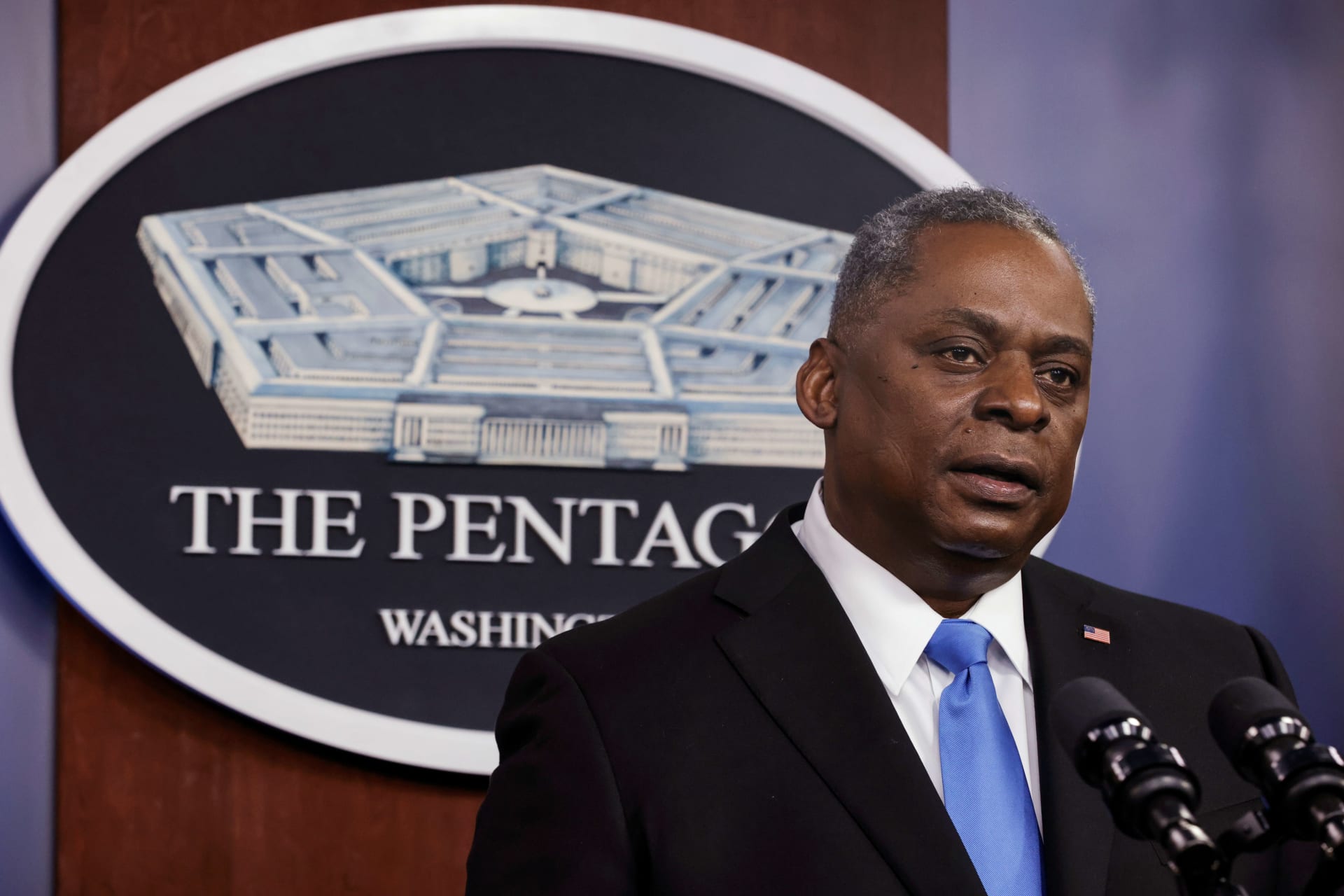 <p>U.S. Defense Secretary Lloyd Austin speaks to Defense Department personnel during a visit by U.S. President Joe Biden at the Pentagon in Arlington, Virginia, U.S., February 10, 2021. </p>
