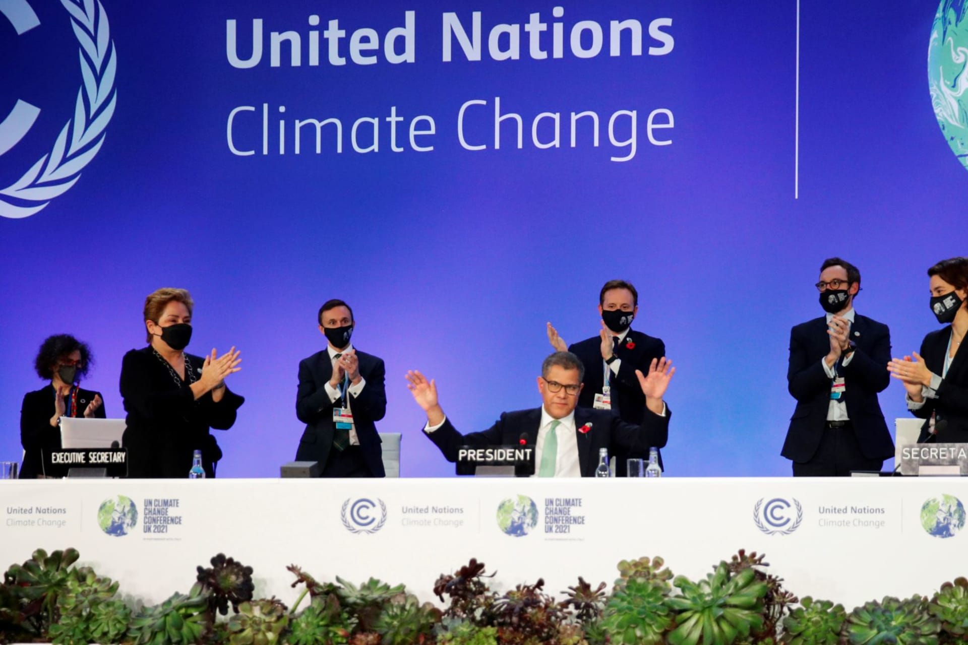 <p>COP26 President Alok Sharma gestures as he receives applause during the UN Climate Change Conference (COP26) in Glasgow.</p>
