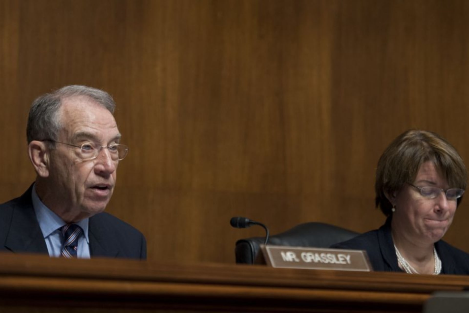 <p>Senators Grassley (R-IA), left, and Klobuchar (D-MN), right, in a committee hearing.</p>
