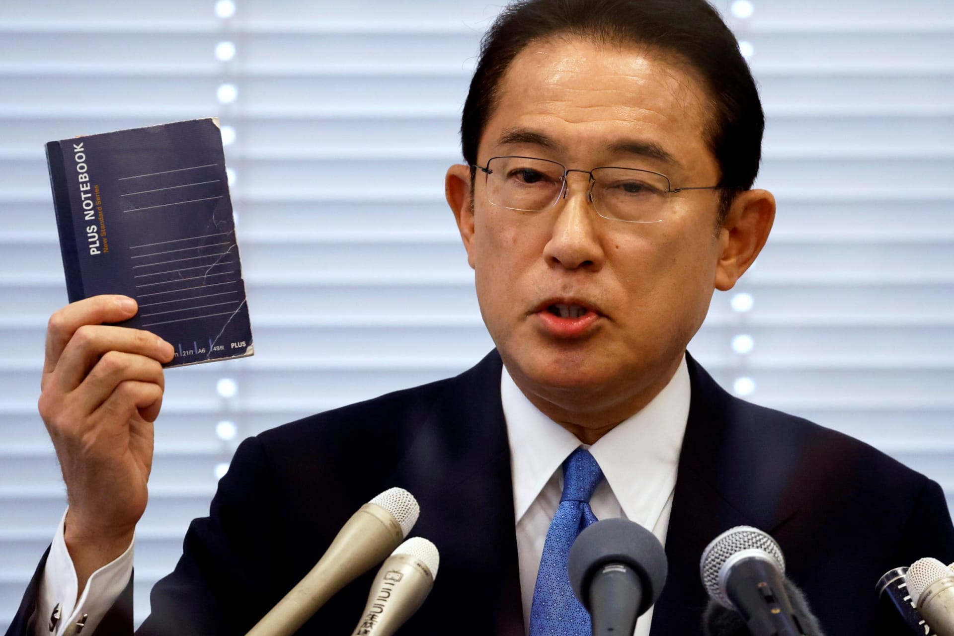 <p>Fumio Kishida, Japan’s ruling Liberal Democratic Party (LDP) lawmaker and former foreign minister, shows his notebook during a news conference as he announces his candidacy for the party’s presidential election in Tokyo, Japan August 26, 2021</p>
