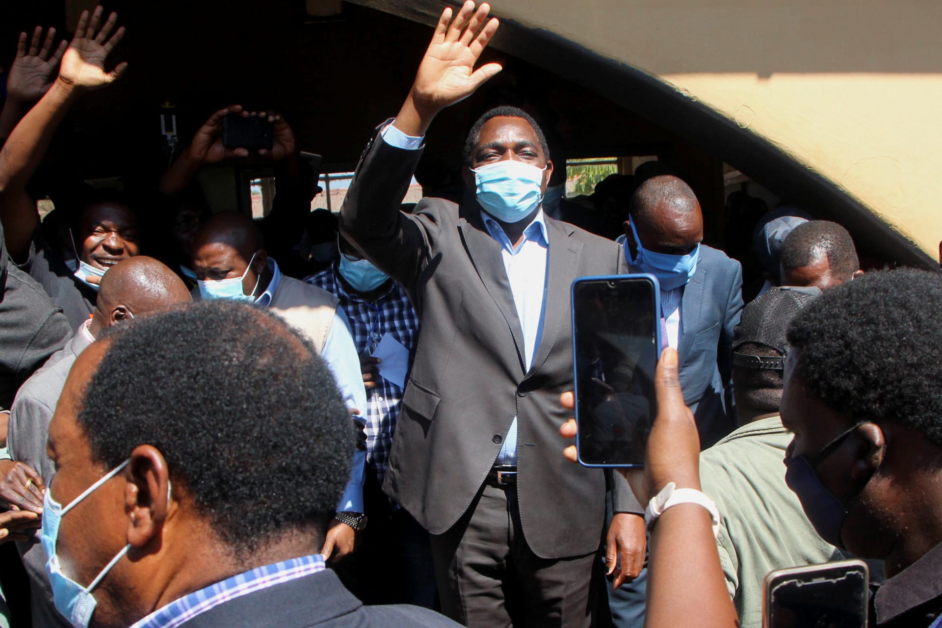 <p>Opposition UPND party’s presidential candidate Hakainde Hichilema waves to supporters after casting his ballot in Lusaka, Zambia on August 12, 2021.</p>

