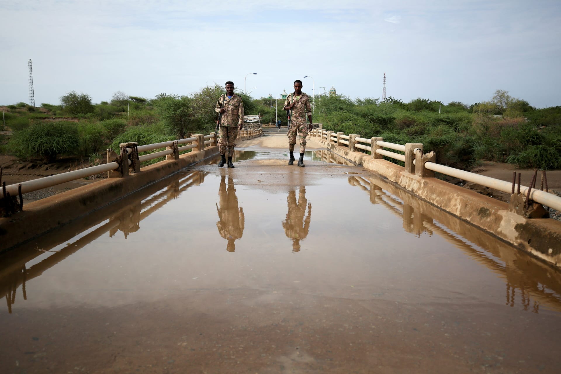 <p>Members of Amhara special forces stand guard on the Tekeze river bridge near Ethiopia-Eritrean border near the town of Humera, Ethiopia on July 1, 2021.</p>
