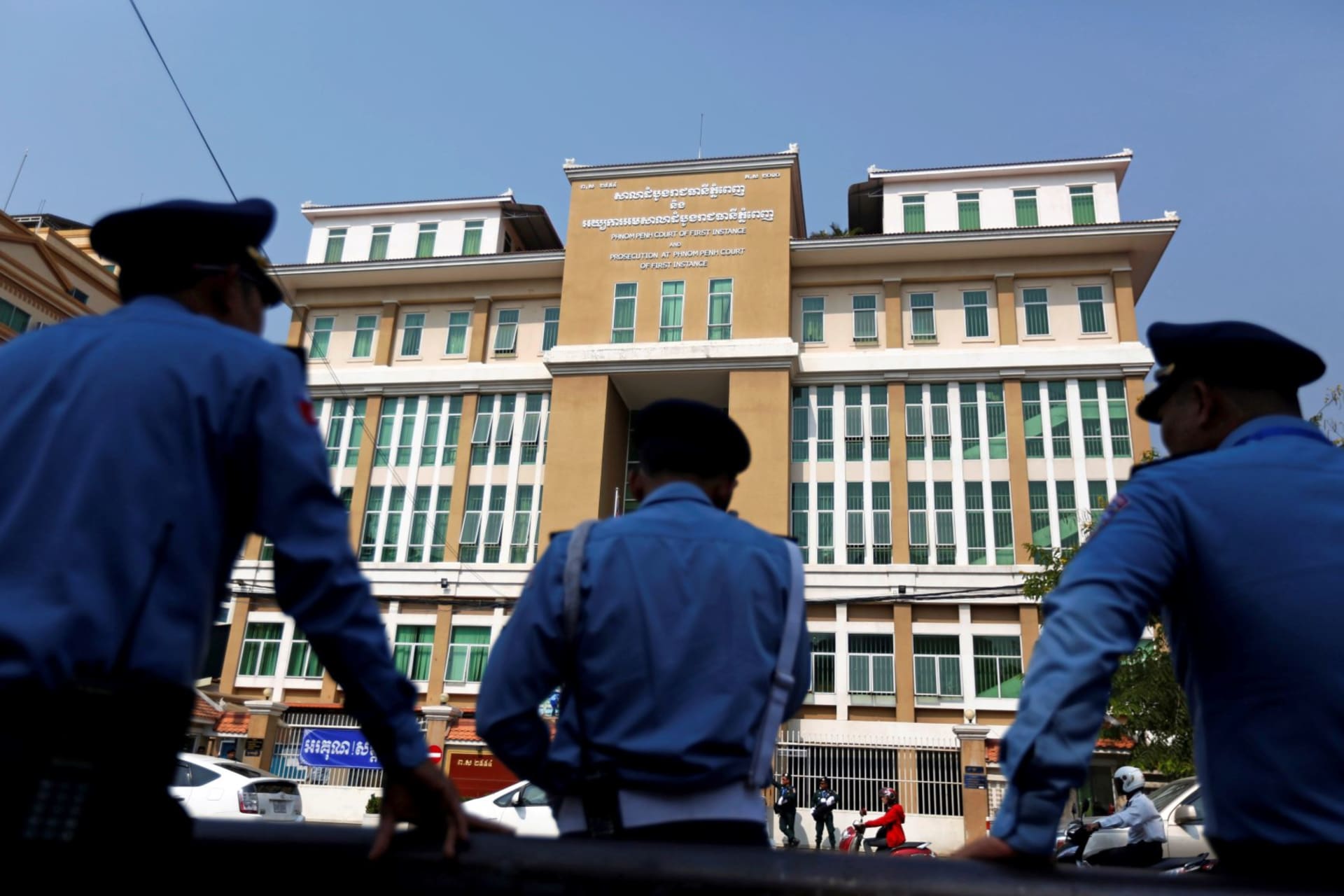 <p>Police officers stand in front of the municipal courthouse in Phnom Penh. Cambodia has made recent strides in convicting traffickers.</p>
