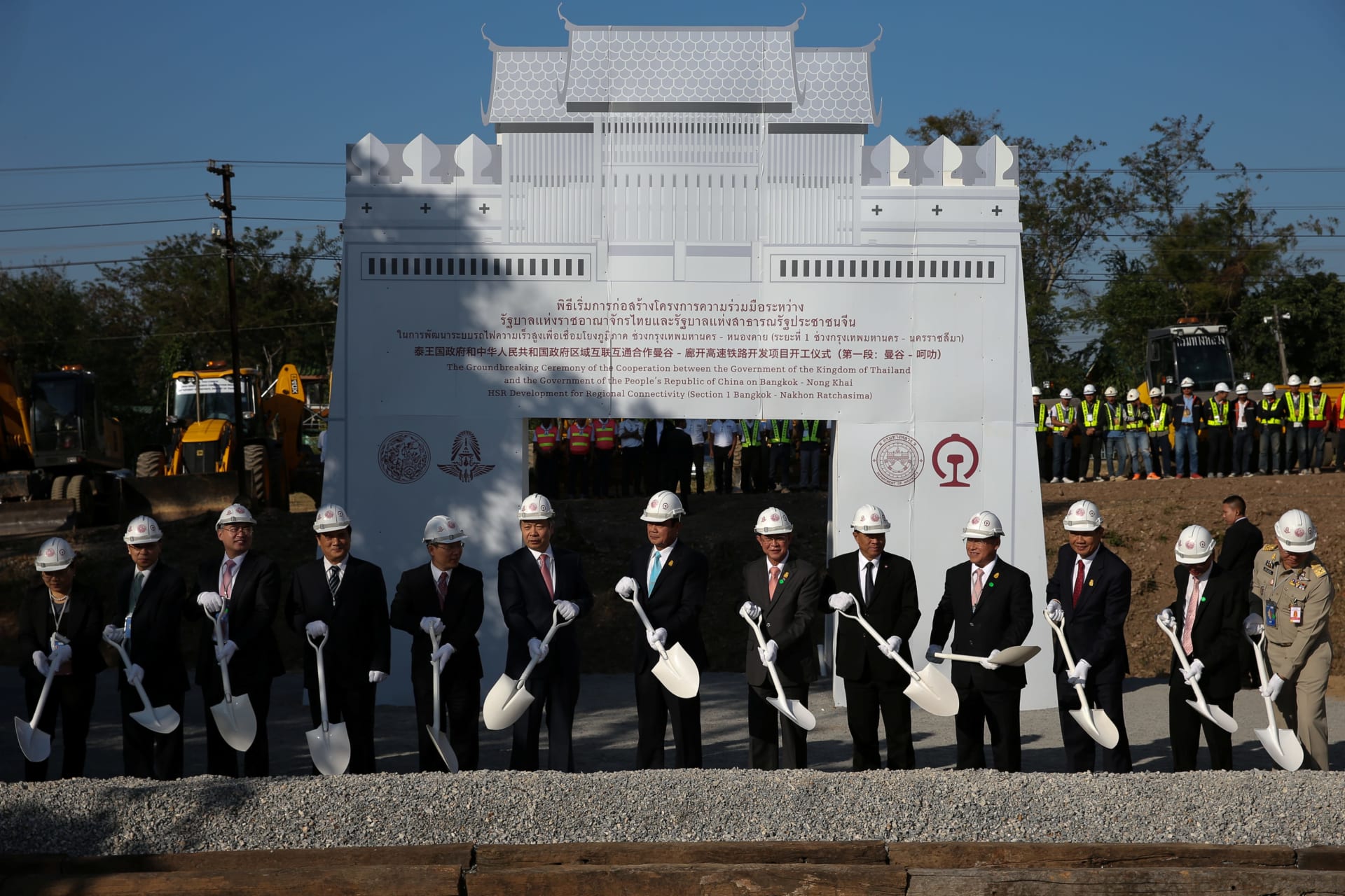 <p>Thailand’s Prime Minister Prayuth Chan-ocha (C) and Wang Xiaotao (C-L) take part during the groundbreaking ceremony on the Bangkok-Nong Khai high speed rail development in Nakhon Ratchasima Province, Thailand, on December 21, 2017.</p>
