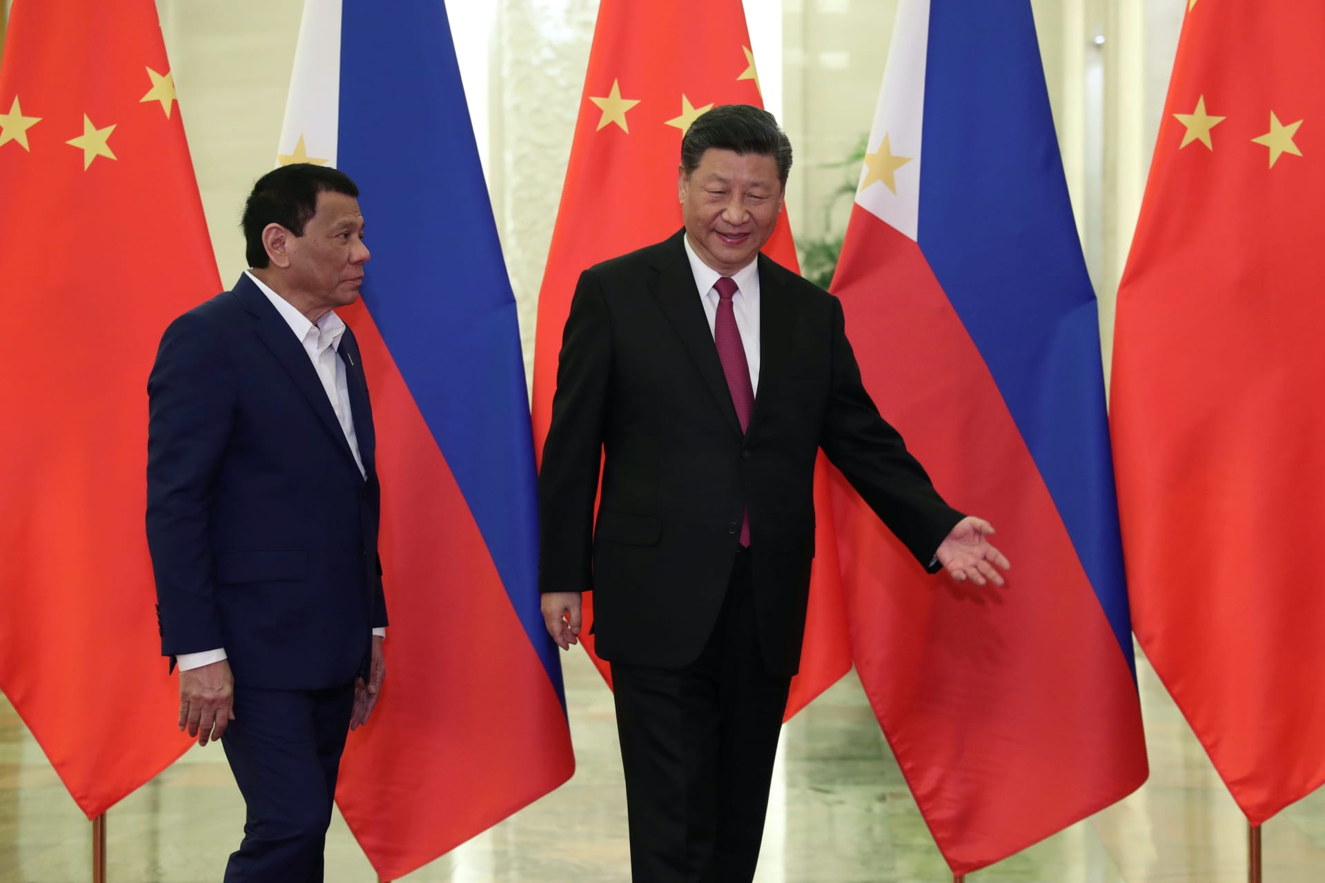 <p>Philippine President Rodrigo Duterte and Chinese President Xi Jinping walk to a meeting at the Great Hall of People in Beijing on April 25, 2019.</p>
