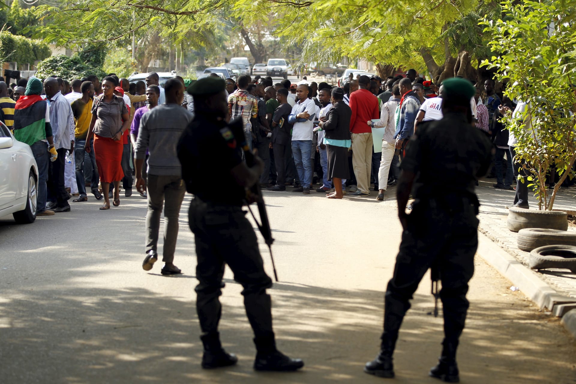 <p>Policemen stand guard as supporters of Indigenous People of Biafra (IPOB) leader Nnamdi Kanu take in a rally as he is expected to appear at a magistrate court in Abuja, Nigeria on December 1, 2015.</p>
