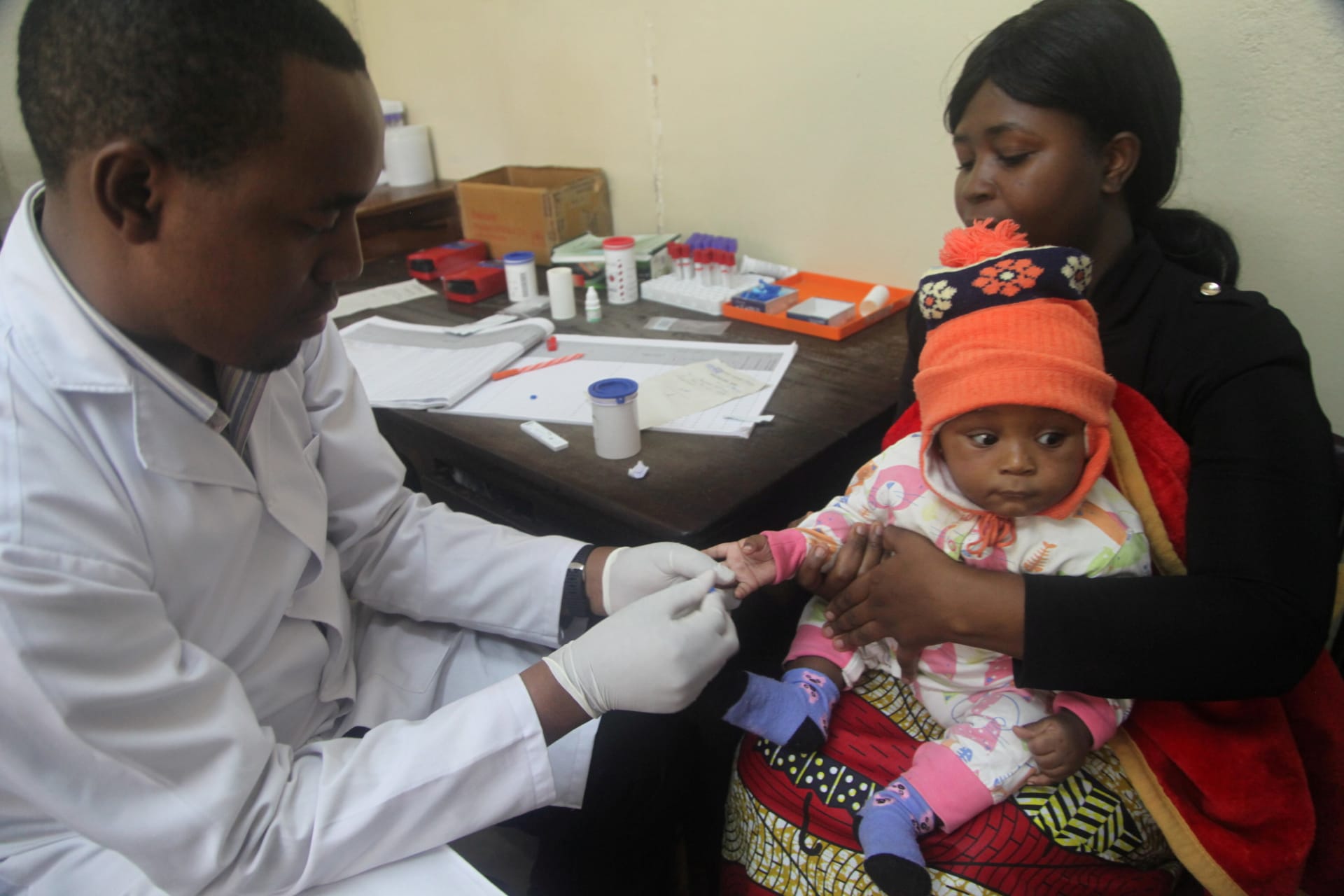 <p>A doctor tests a child for malaria at the Ithani-Asheri Hospital in Arusha, Tanzania on May 11, 2016.</p>

