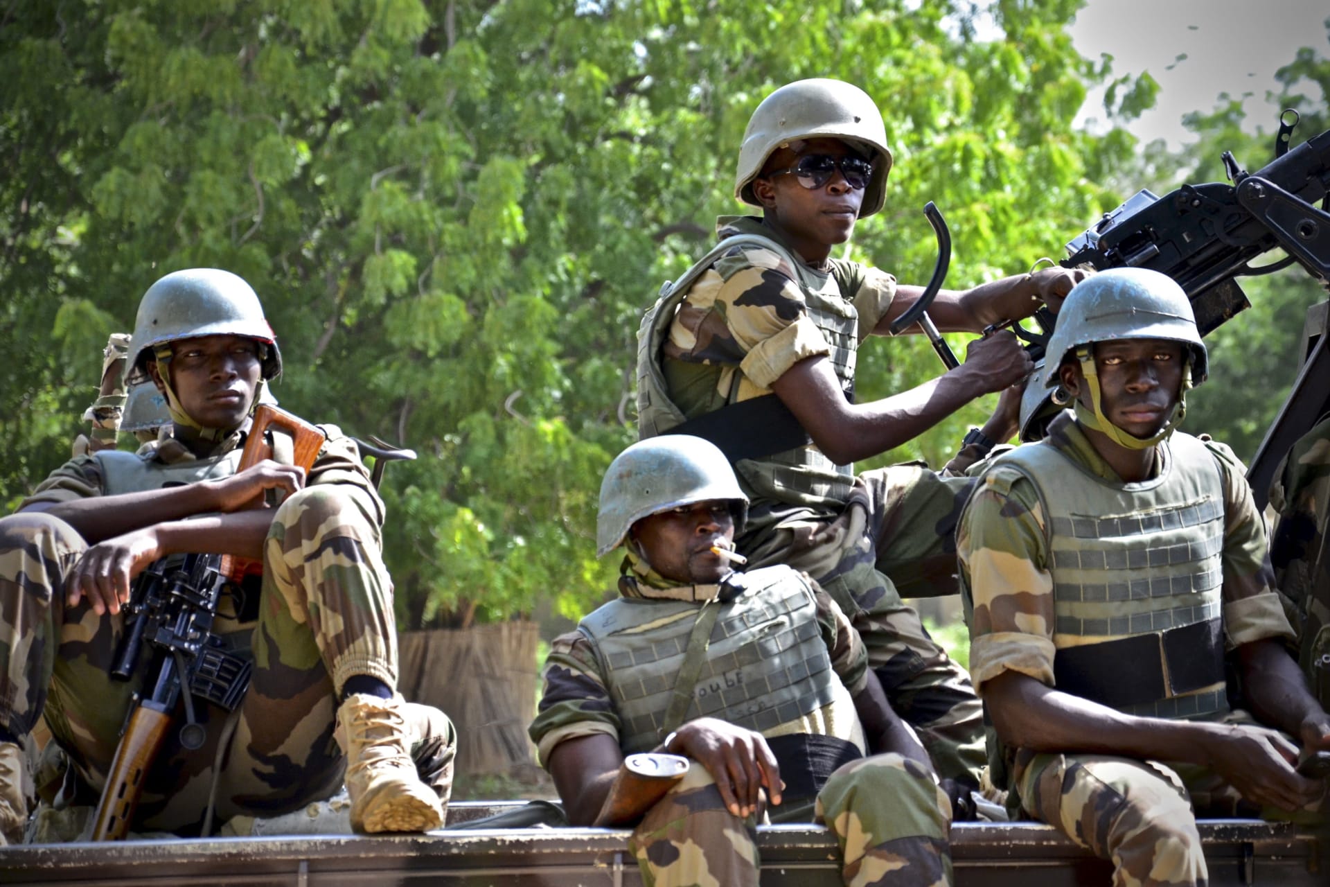 <p>Niger soldiers provide security for an anti-Boko Haram summit in Diffa city, Niger on September 3, 2015.</p>
