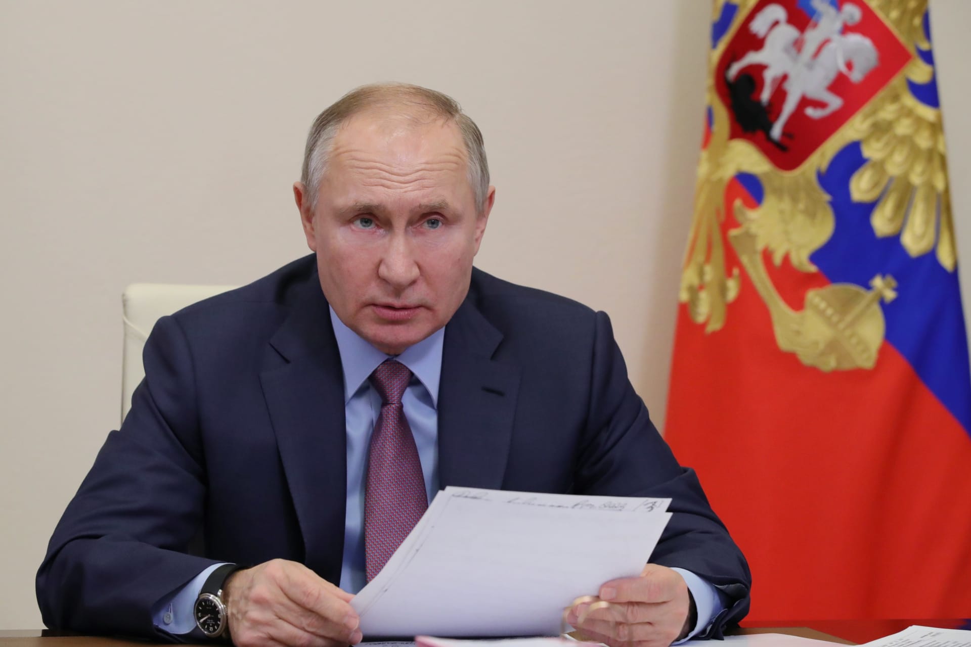 <p>Russian President Vladimir Putin chairs a meeting with government members.</p>
