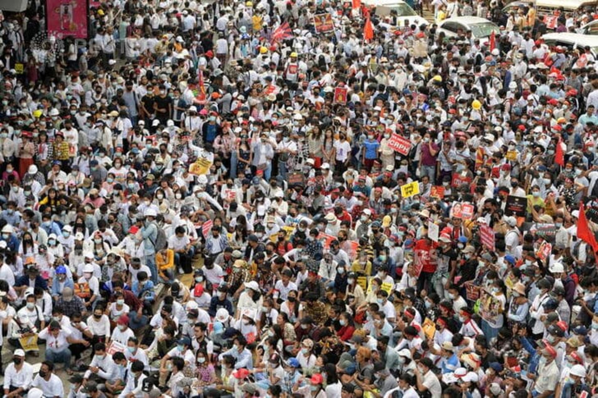 <p>Demonstrators rally to protest against the military coup in Yangon, Myanmar, on February 22, 2021.</p>
