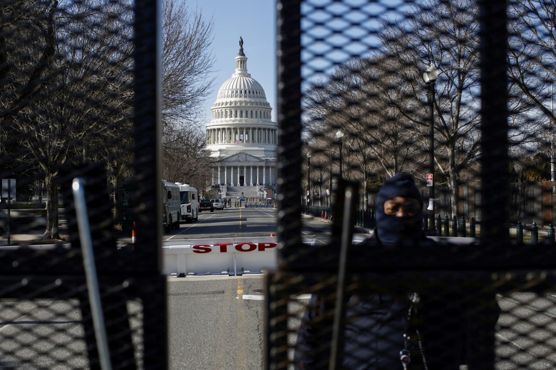 <p>Capitol police secure the area ahead of U.S. President-elect Joe Biden’s inauguration, in Washington, DC, on January 16, 2021.</p>
