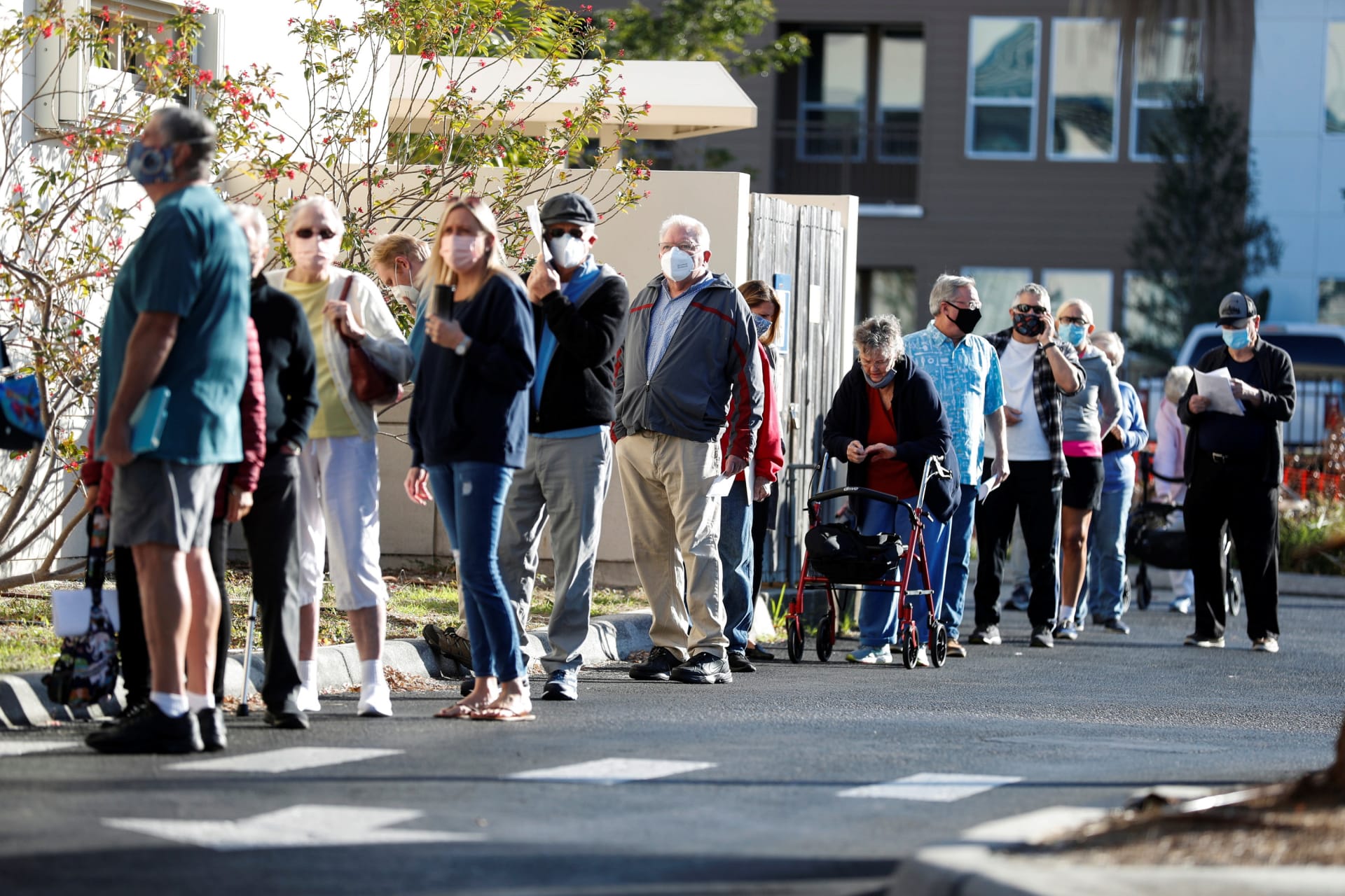 <p>Seniors wait in line at the Department of Health Sarasota COVID-19 Vaccination Clinic.</p>

