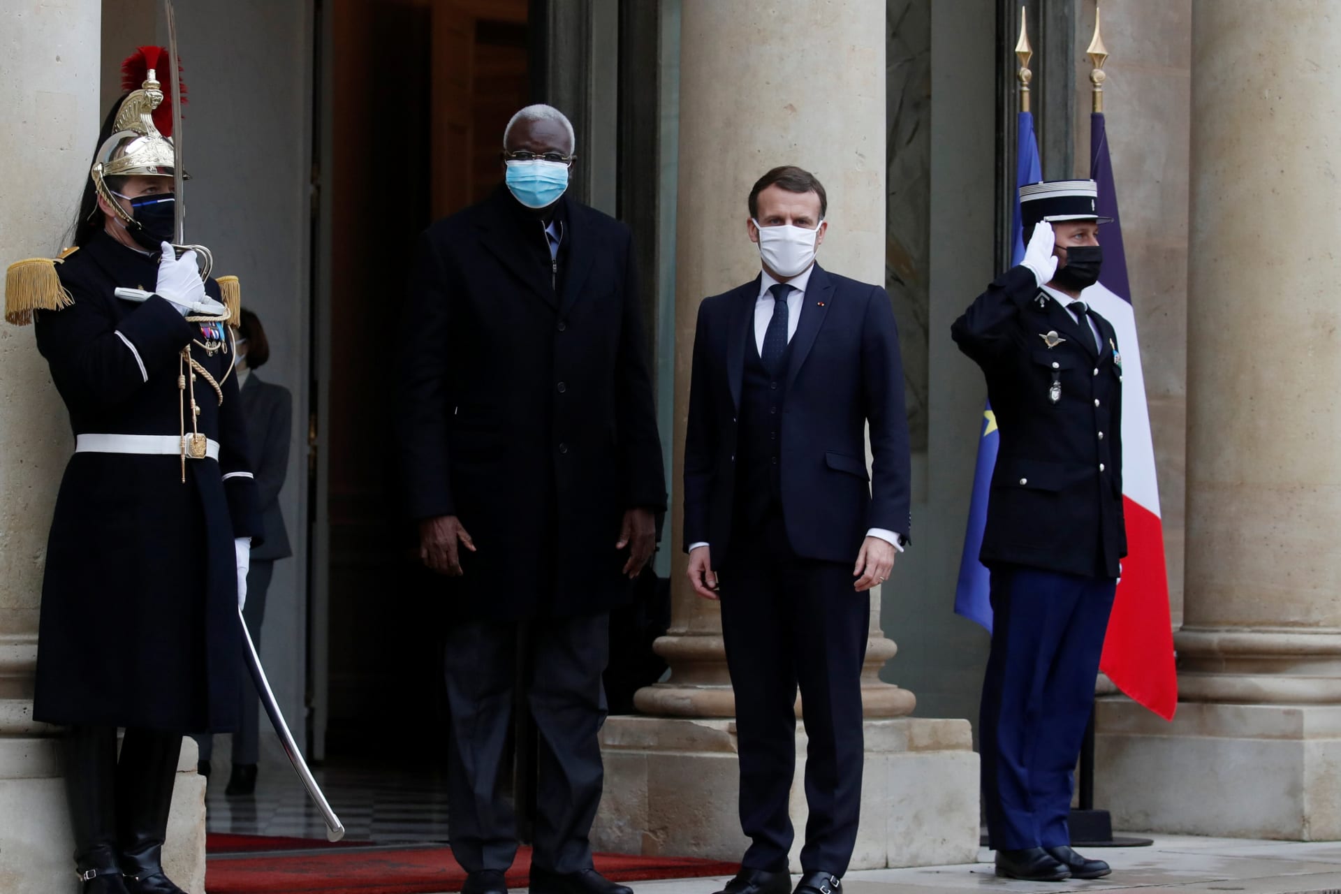 <p>French President Emmanuel Macron and Interim Malian President Bah Ndaw pose for journalists as they enter the Elysee Palace in Paris, France on January 27, 2021.</p>
