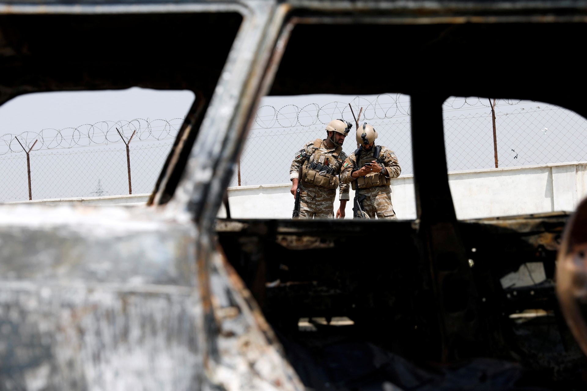 <p>Afghan police officers inspect a vehicle from which insurgents fired rockets, in Kabul, Afghanistan, on August 18, 2020.</p>
