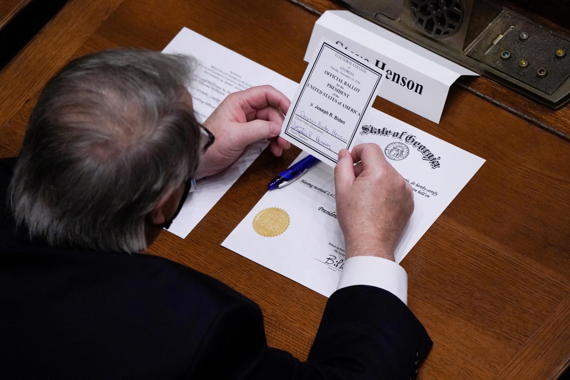 <p>A Democratic delegate to the Electoral College casts a ballot for President-Elect Joe Biden in Atlanta, Georgia, on December 14, 2020. </p>
