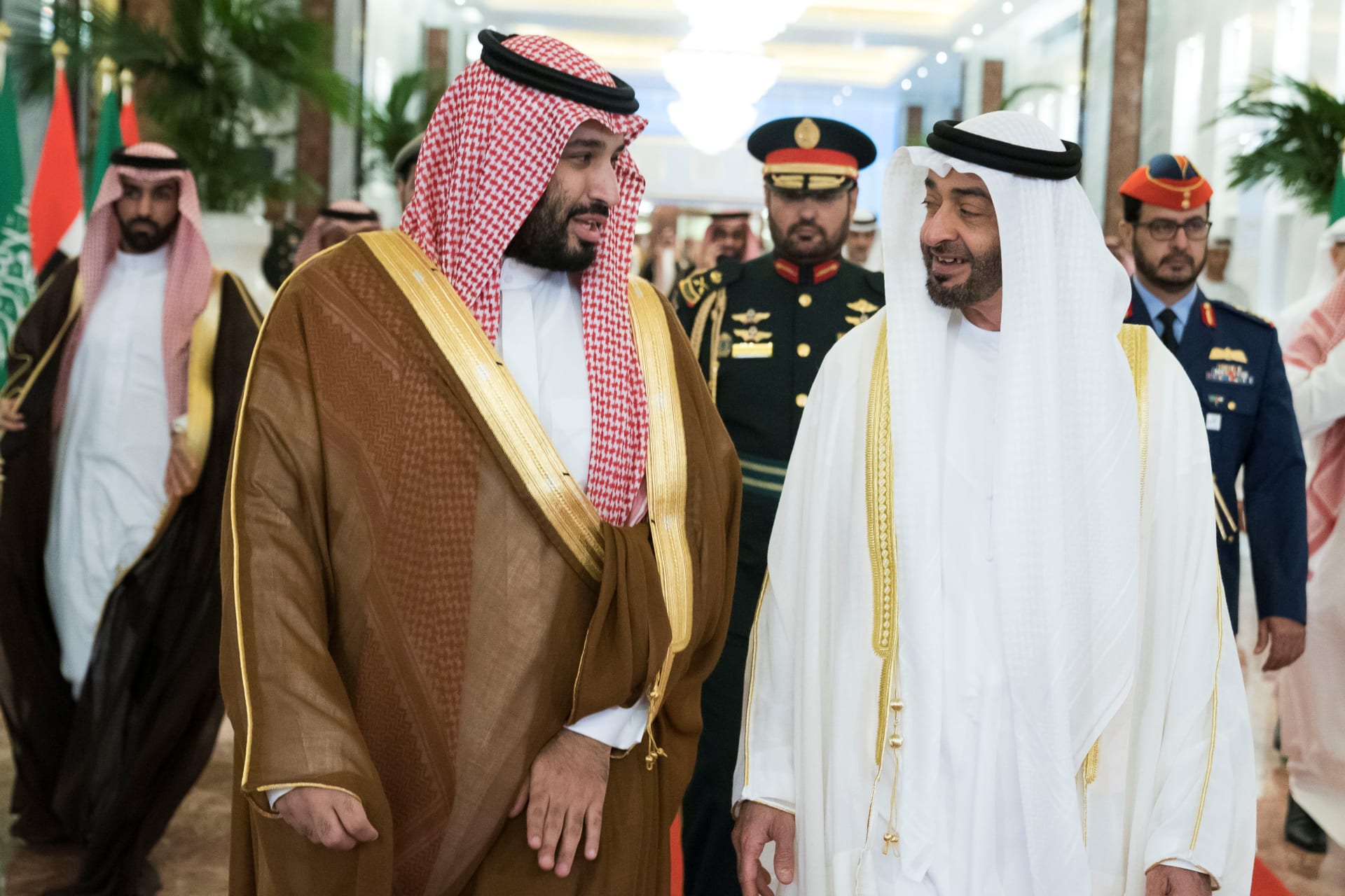 <p>Abu Dhabi’s Crown Prince Sheikh Mohammed bin Zayed al-Nahyan receives Saudi Crown Prince Mohammed bin Salman at the Presidential Airport in Abu Dhabi.</p>
