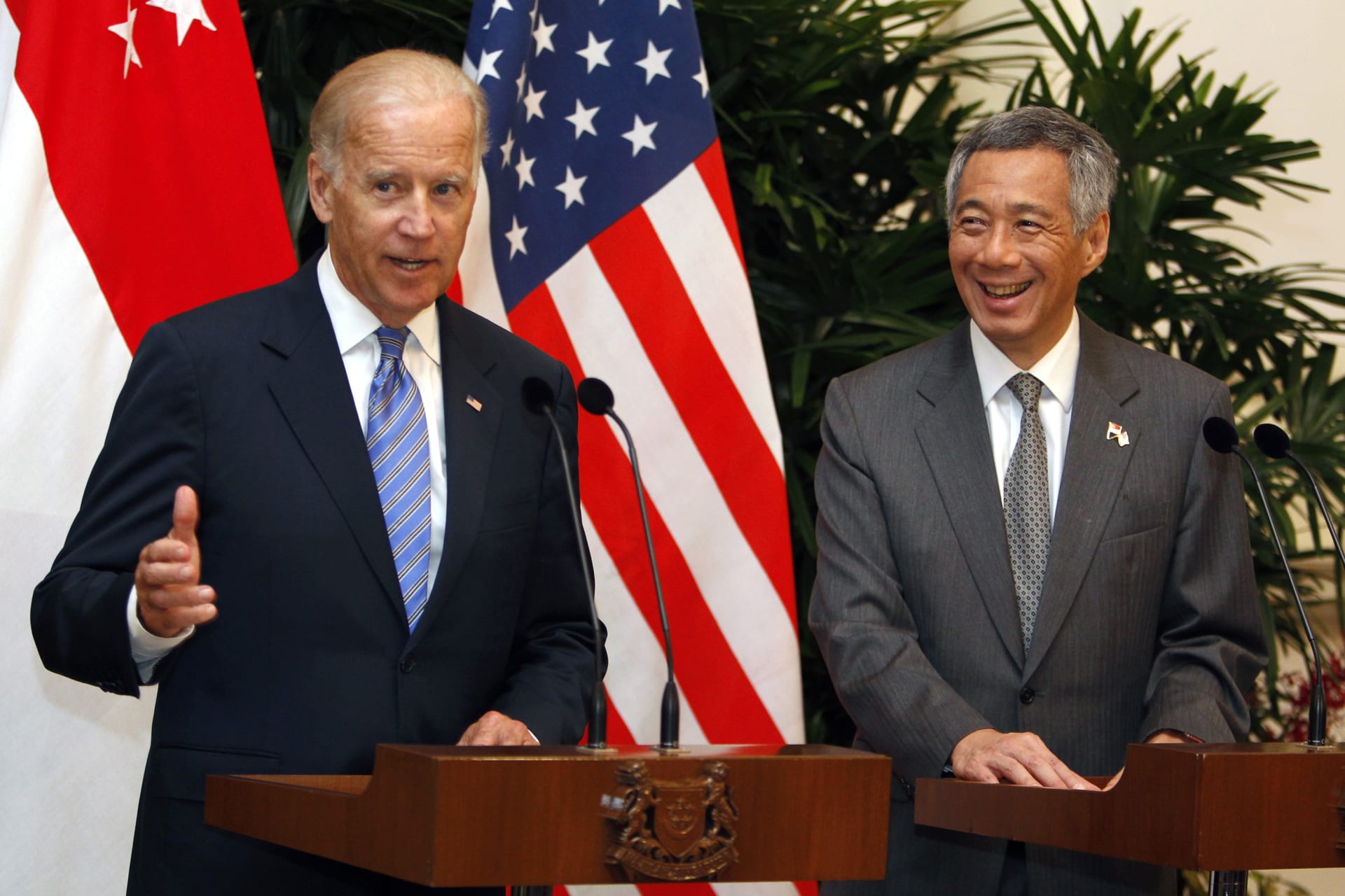<p>U.S. Vice President Joe Biden speaks to the press next to Singapore’s Prime Minister Lee Hsien Loong (R) at the Istana presidential palace in Singapore on July 26, 2013.</p>

