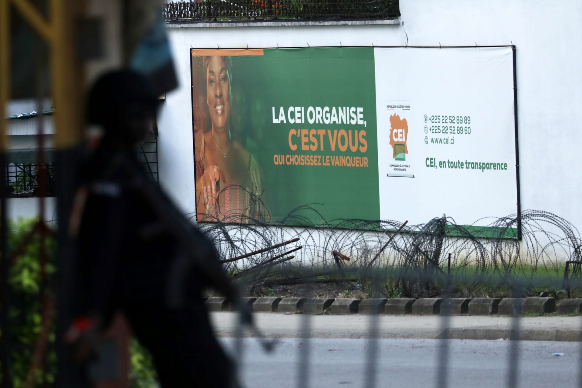 <p>Security forces member stands guard at the Independent Electoral Commission (CEI) a day after the presidential election in Abidjan, Ivory Coast on November 1, 2020.</p>

