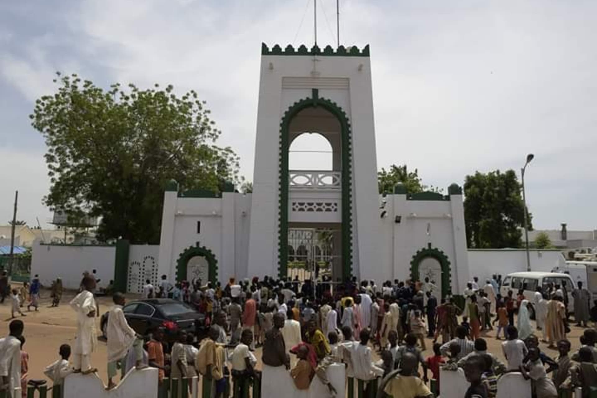 <p>A crowd gathers in front of the Sultan Palace Hall Sokoto in Sokoto, Nigeria.</p>
