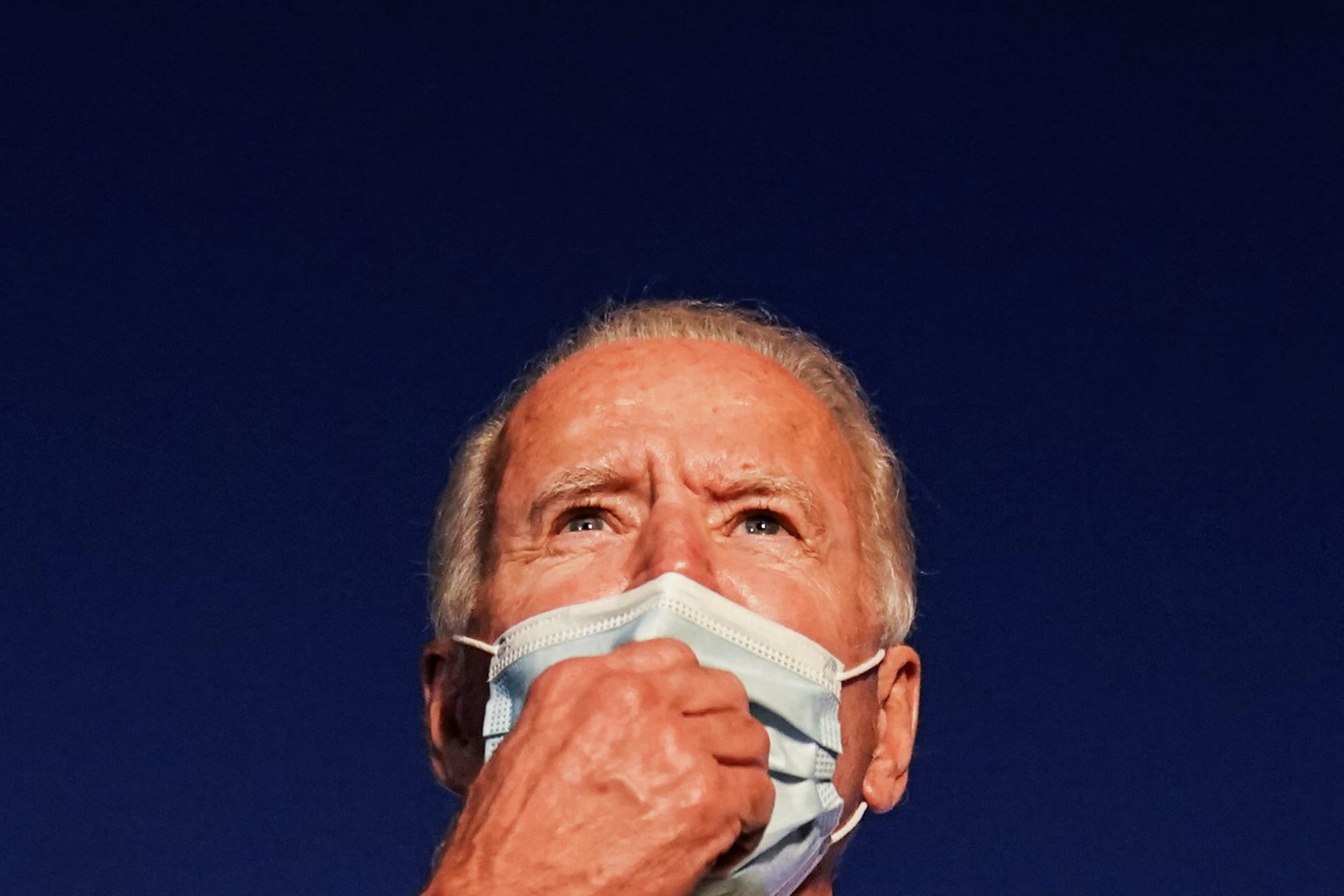 <p>U.S. Democratic presidential candidate Joe Biden speaks to reporters upon his departure from Hagerstown, Maryland after to a campaign event in Gettysburg, Pennsylvania on October 6, 2020. </p>
