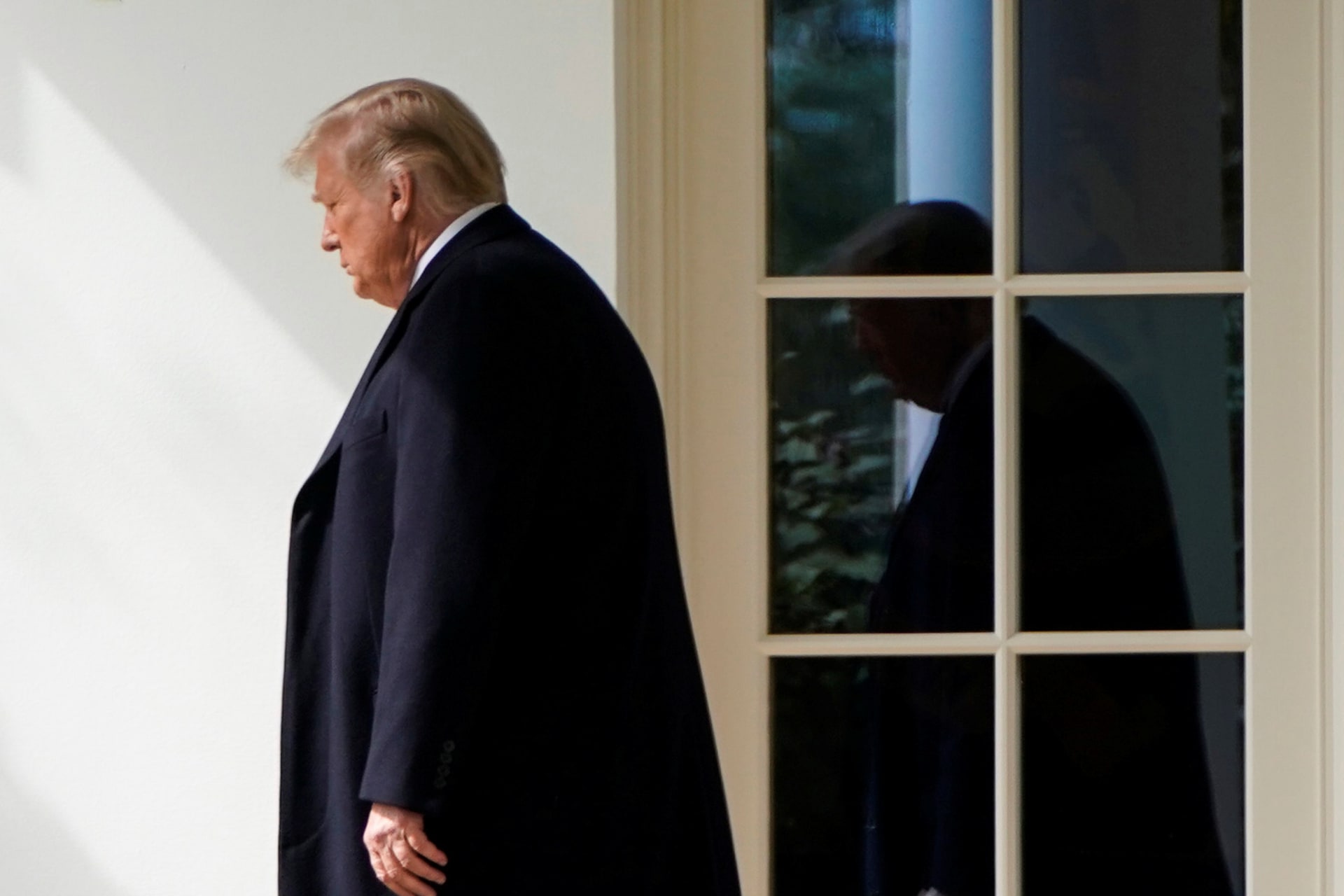 <p>President Donald Trump departs the White House for a campaign event in New Jersey on October 1, 2020.</p>
