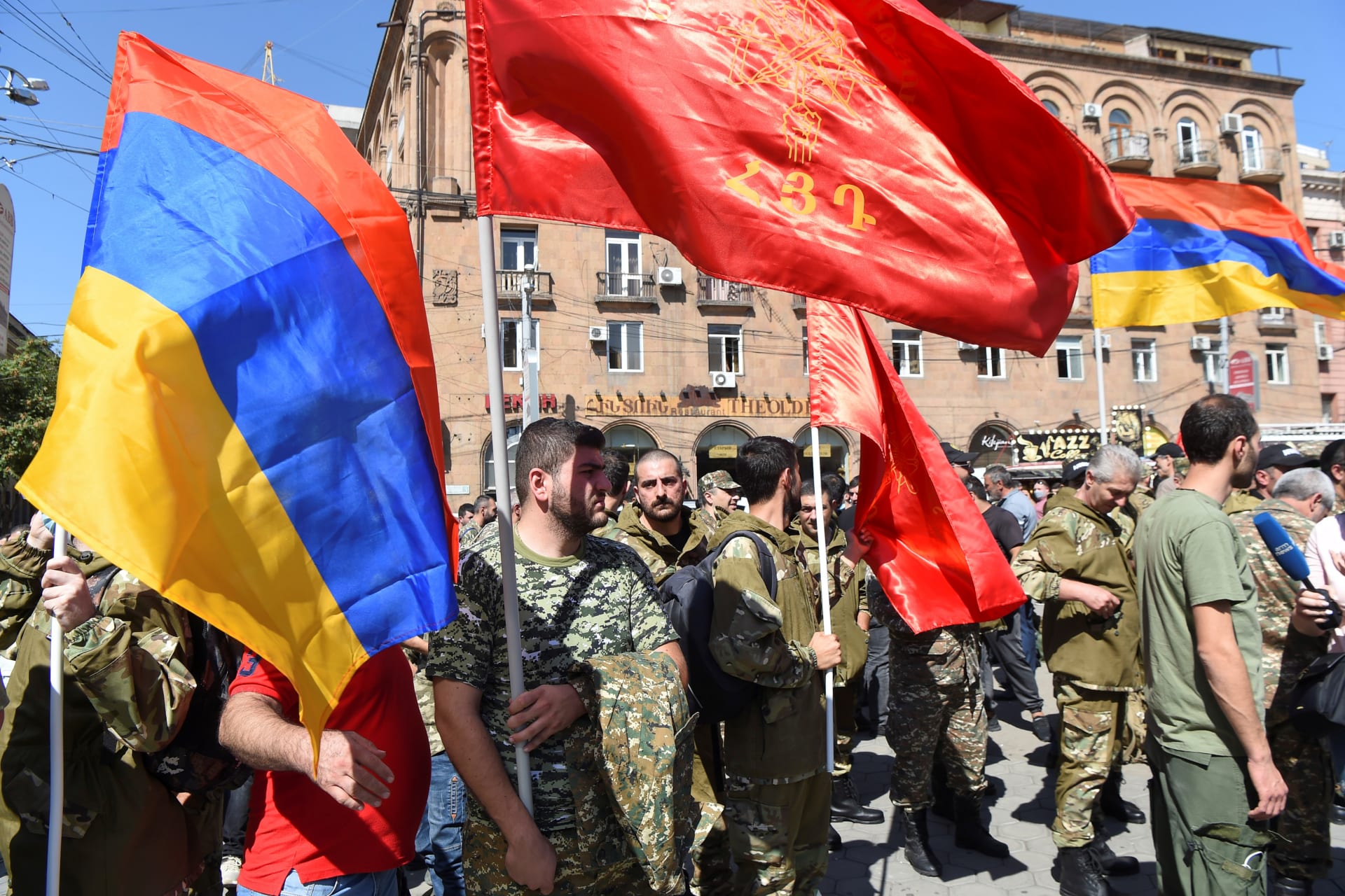 <p>People attend a meeting to recruit military volunteers after Armenian authorities declared martial law following clashes with Azerbaijan over Nagorno-Karabakh, on September 27, 2020.</p>

