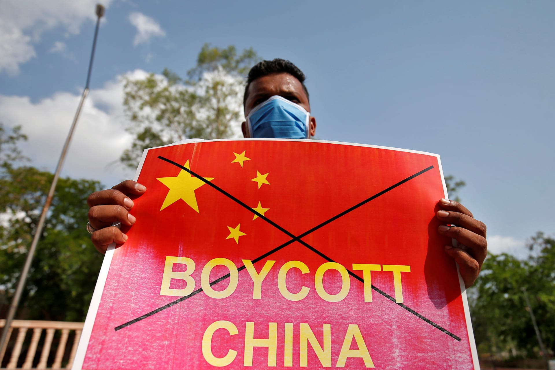 <p>A member of National Students’ Union of India (NSUI) holds a placard during a protest against China.</p>
