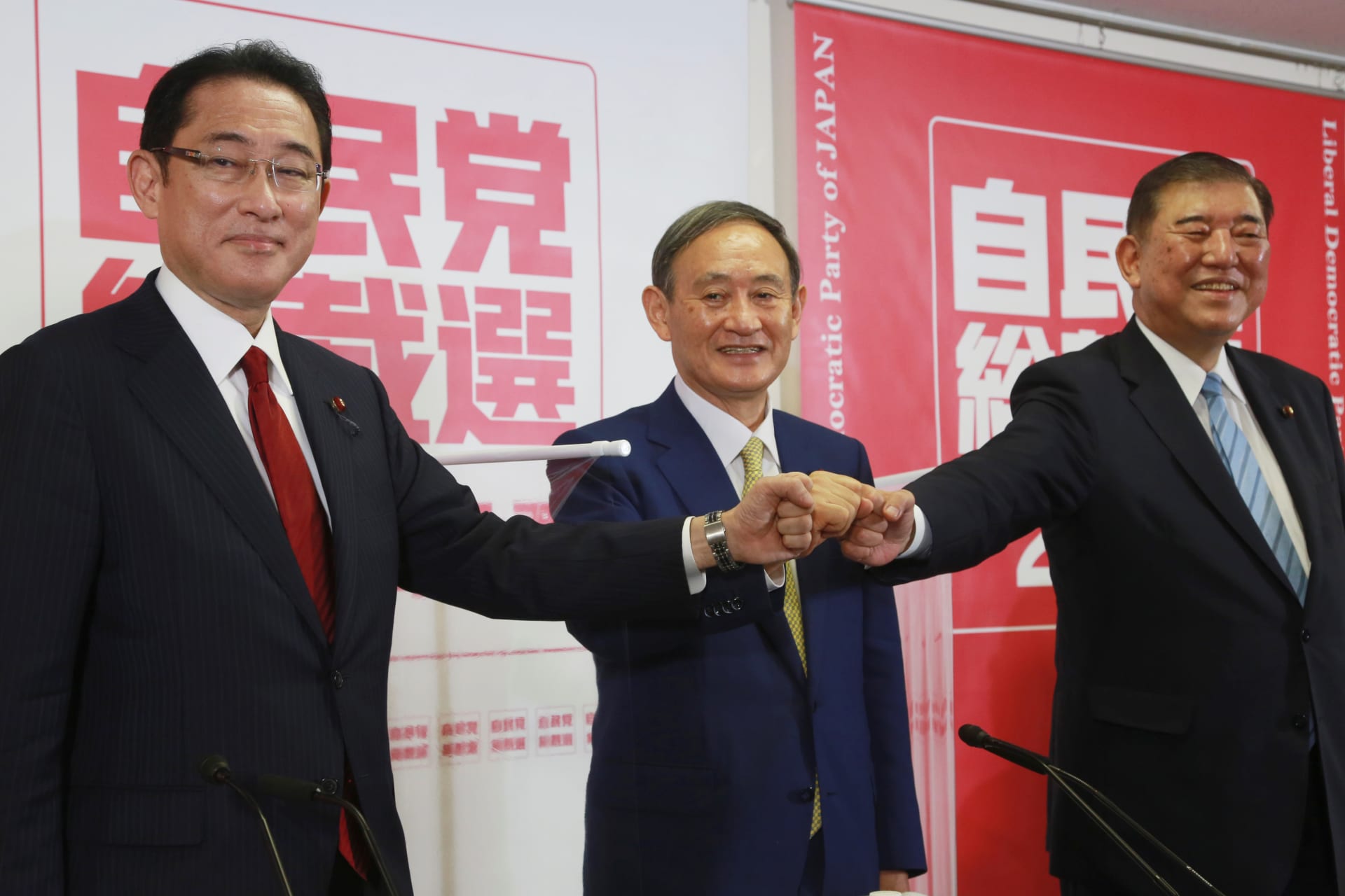 <p>Japanese Chief Cabinet Secretary Yoshihide Suga, former Foreign Minister Fumio Kishida and former Defence Minister Shigeru Ishiba attend a speech session for the LDP leadership election in Tokyo.</p>
