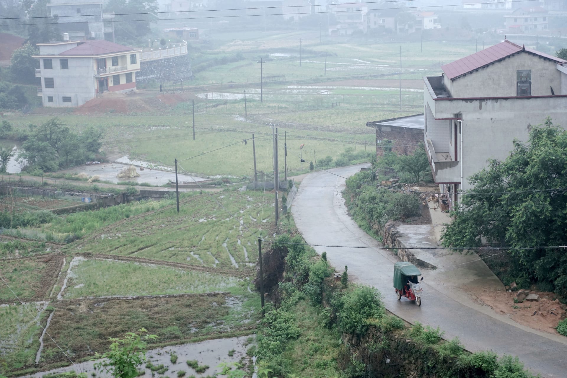 <p>A man rides past houses at Furong village, Hunan province, China, May 10, 2018. </p>
