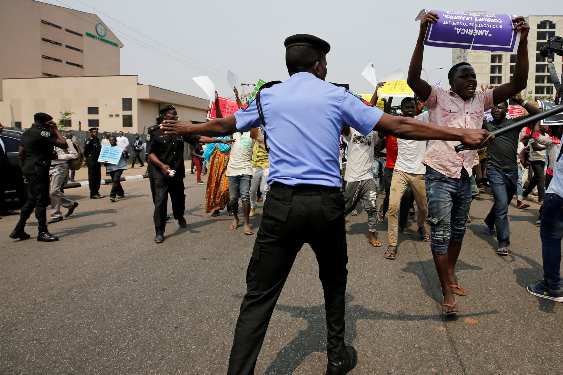 <p>Nigerian police officers try to disperse protesters, some supporting and some opposing the suspension of the Chief Justice of Nigeria (CJN) Walter Onnoghen, in Abuja, Nigeria, on January 28, 2019.</p>
