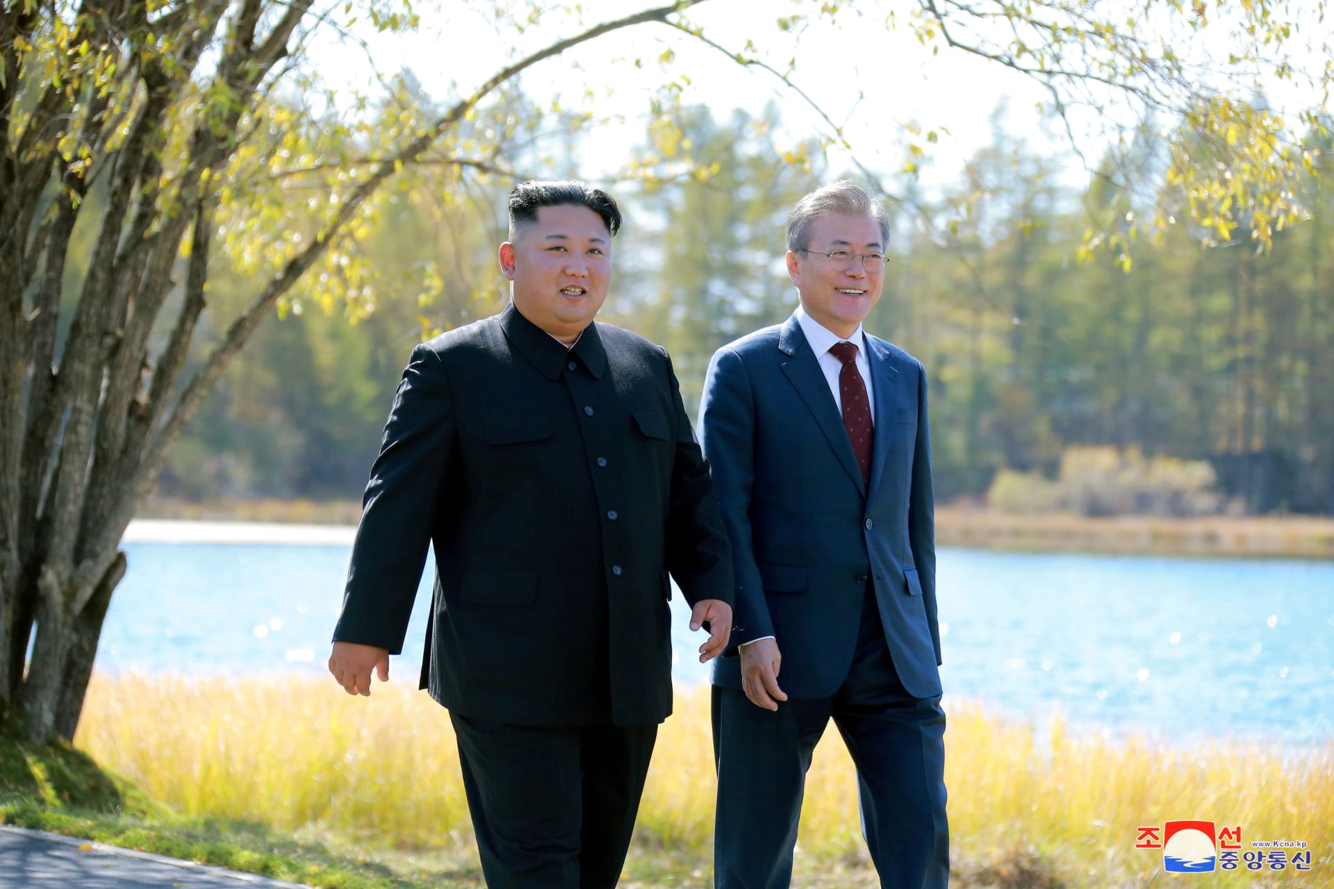 <p>South Korean President Moon Jae-in and North Korean leader Kim Jong-un walk during a luncheon, in this photo released by North Korea’s Korean Central News Agency (KCNA) on September 21, 2018. </p>

